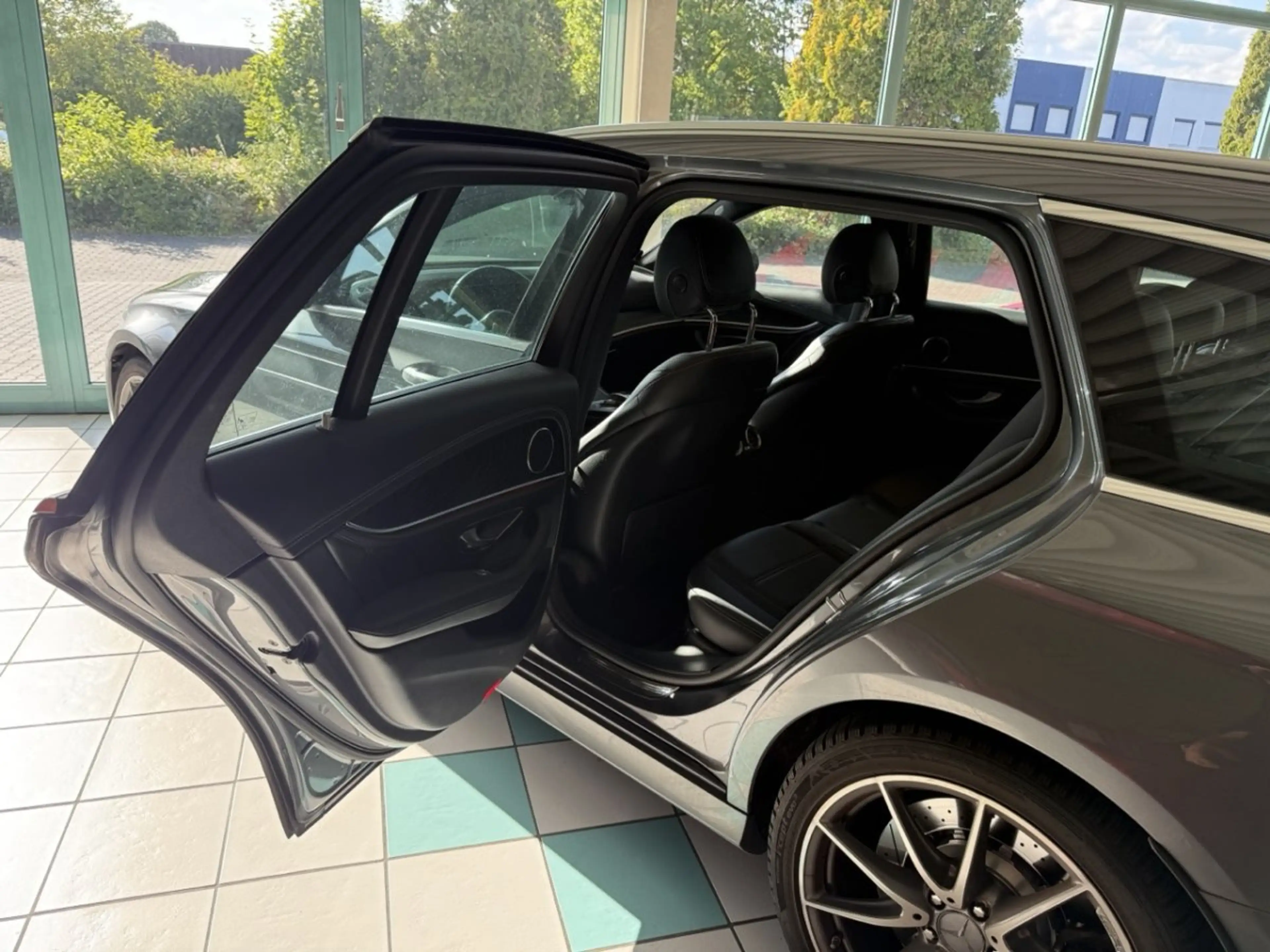 Mercedes-Benz E 63 AMG 4MATIC — photo 8