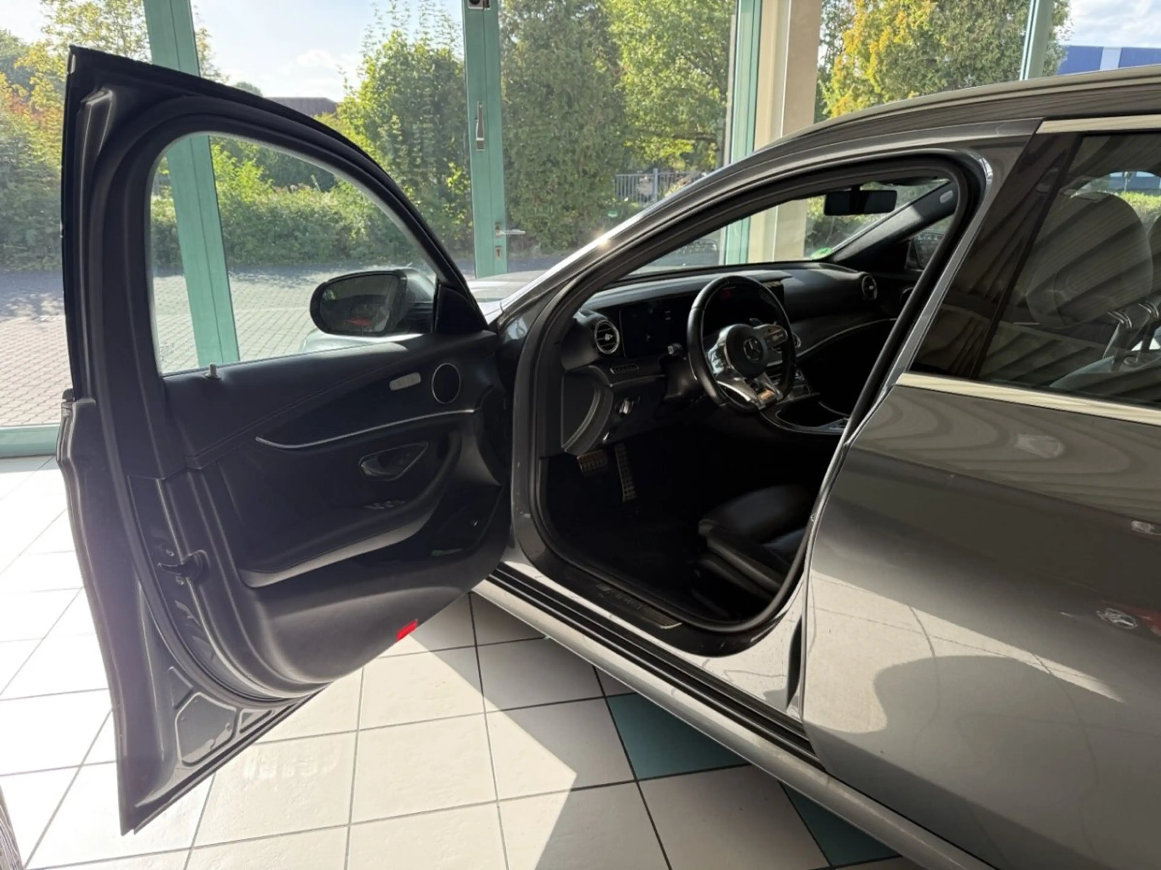 Mercedes-Benz E 63 AMG 4MATIC — photo 7