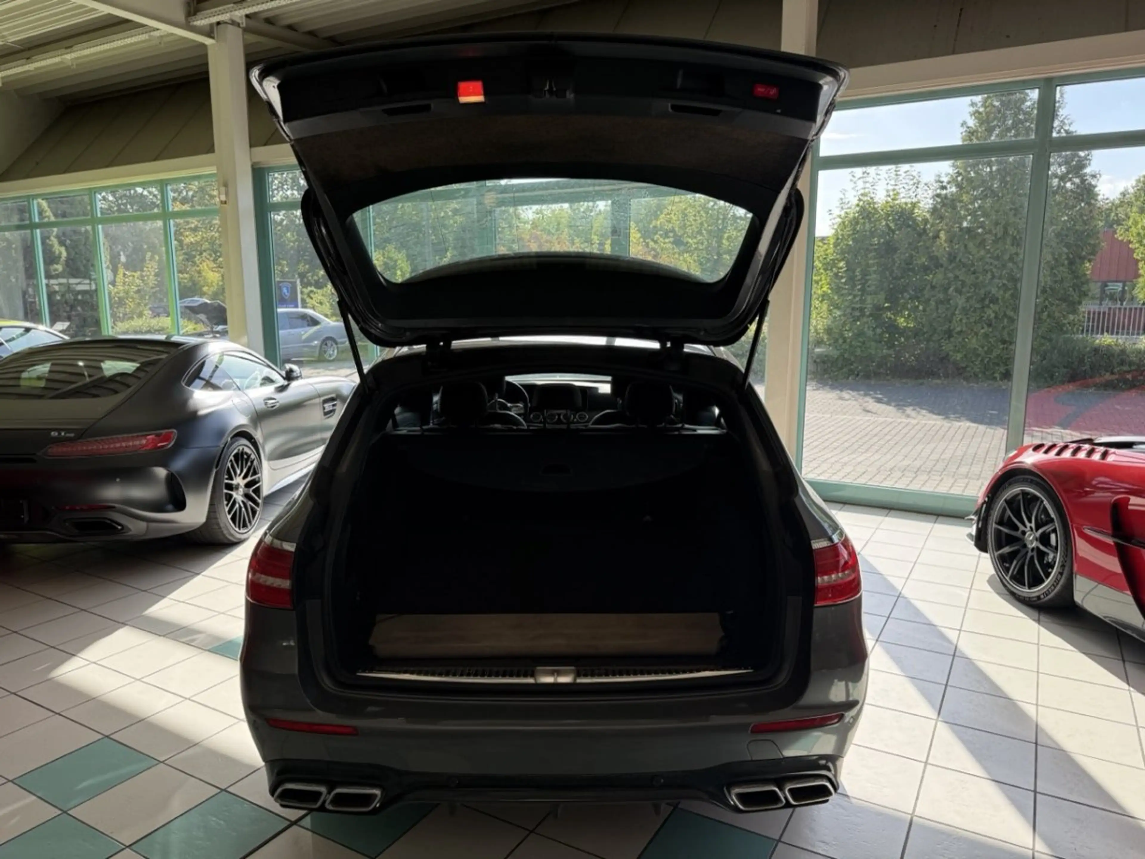 Mercedes-Benz E 63 AMG 4MATIC — photo 9