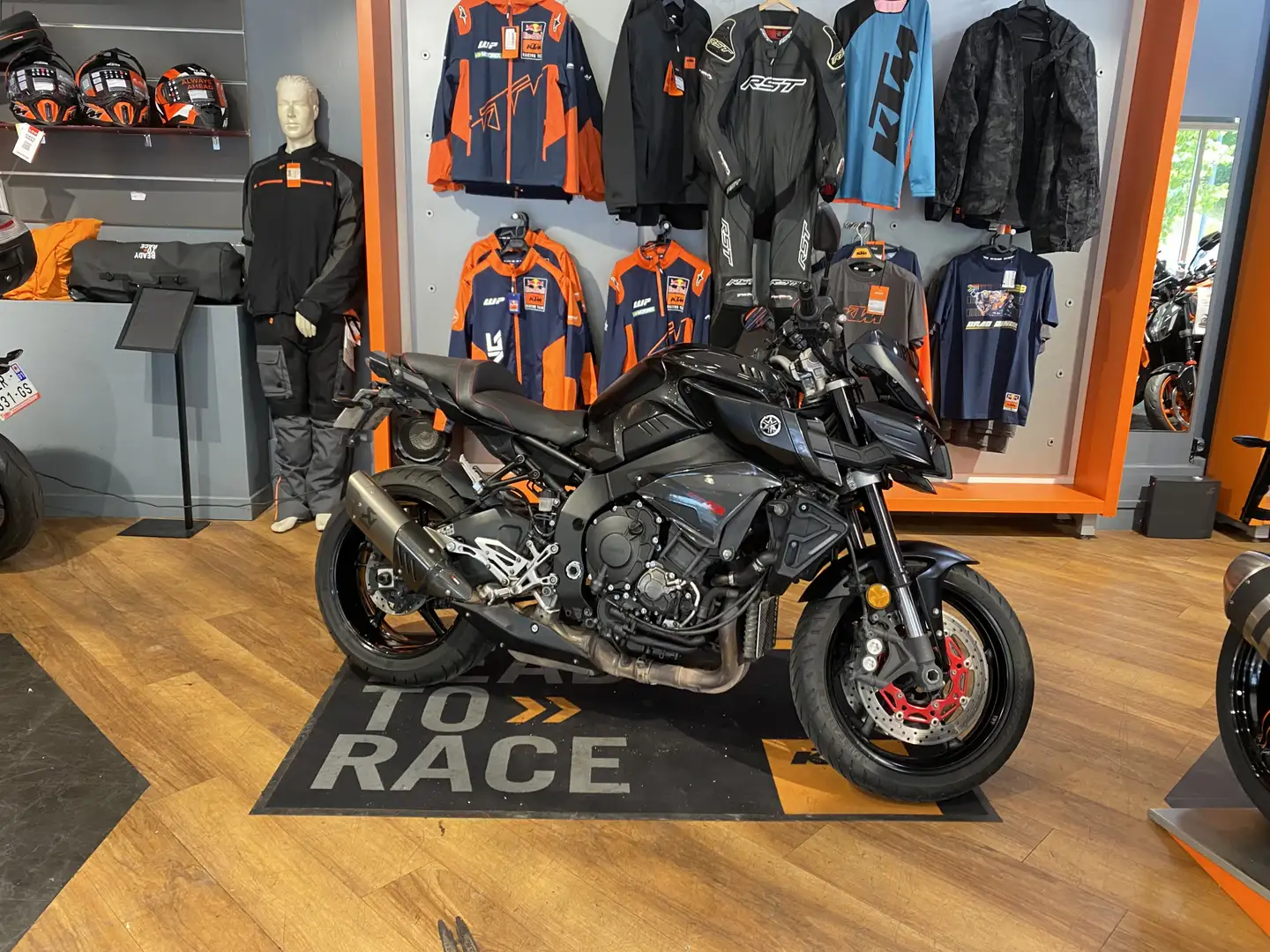 Yamaha MT-10 Zwart - 1