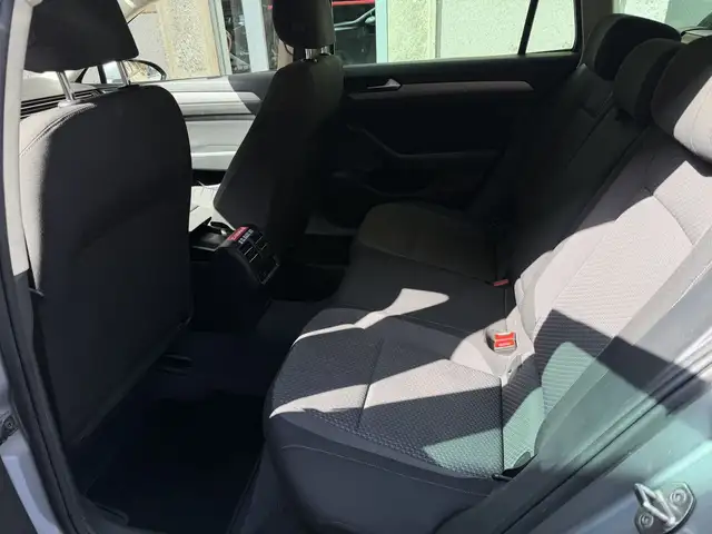 Volkswagen Passat view 11