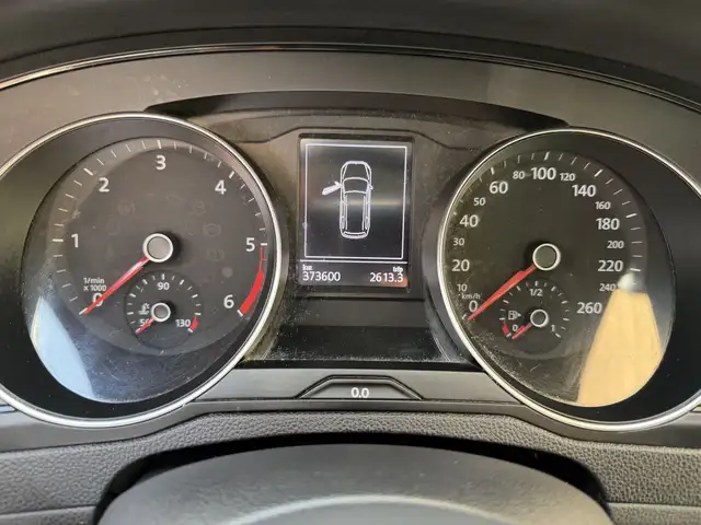 Volkswagen Passat view 9