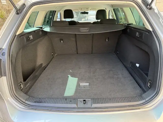 Volkswagen Passat view 12