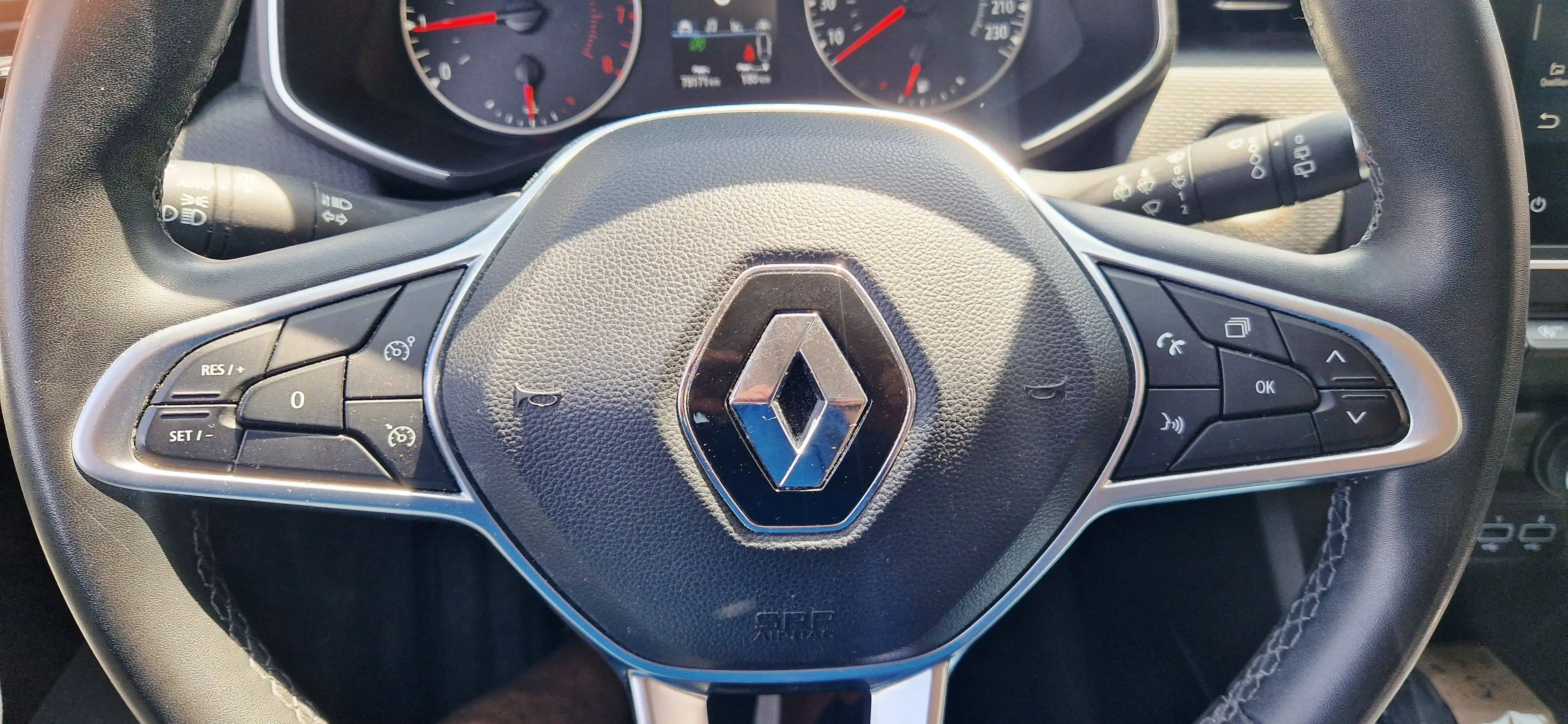 Renault Clio 2 Hand/74000km/Navi/Tempomat/Klima/Allwetterreifen/Euro6 D-Temp/Finanzierung ab 6,99%/ — photo 17