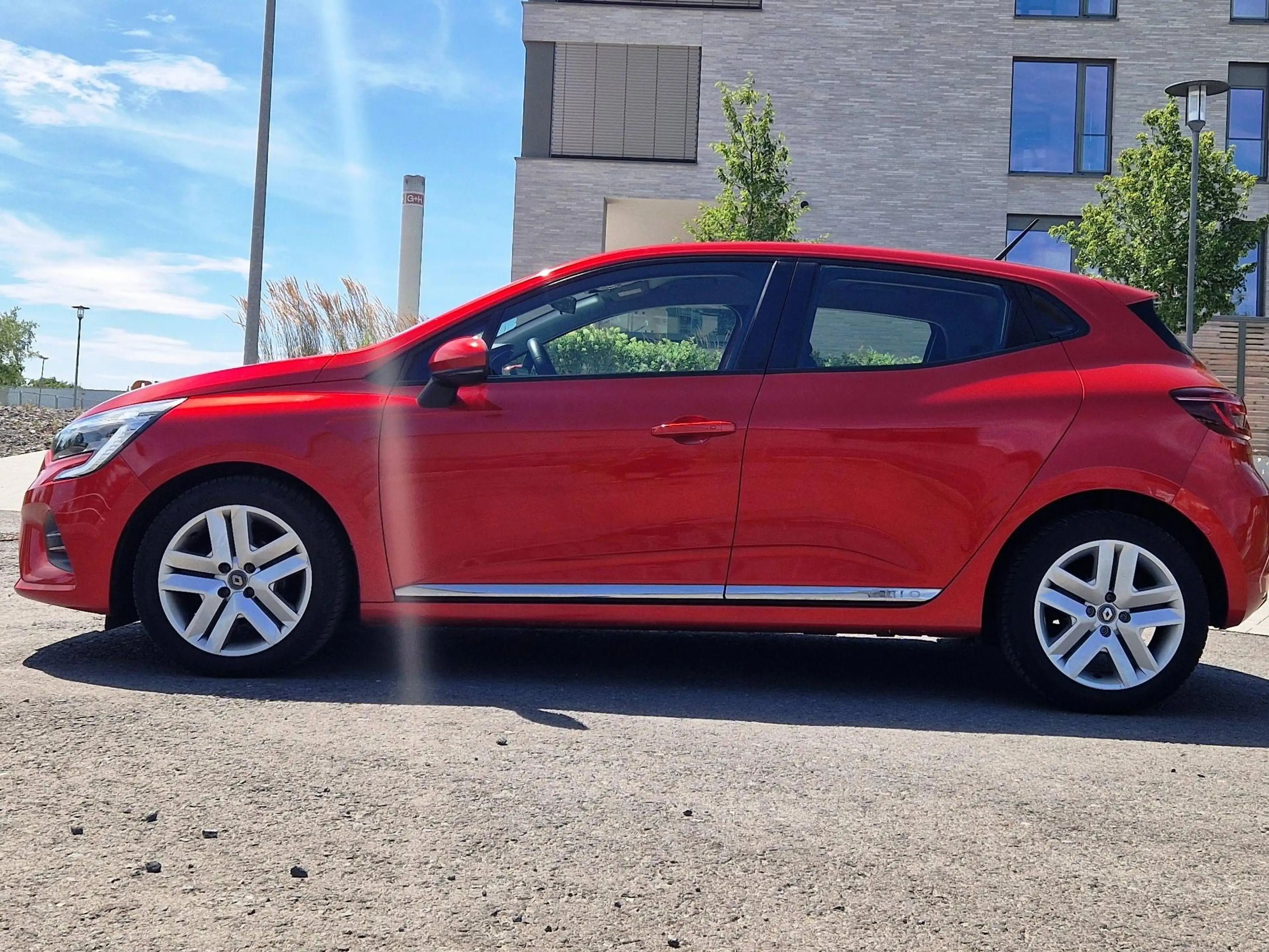 Renault Clio 2 Hand/74000km/Navi/Tempomat/Klima/Allwetterreifen/Euro6 D-Temp/Finanzierung ab 6,99%/ — photo 2