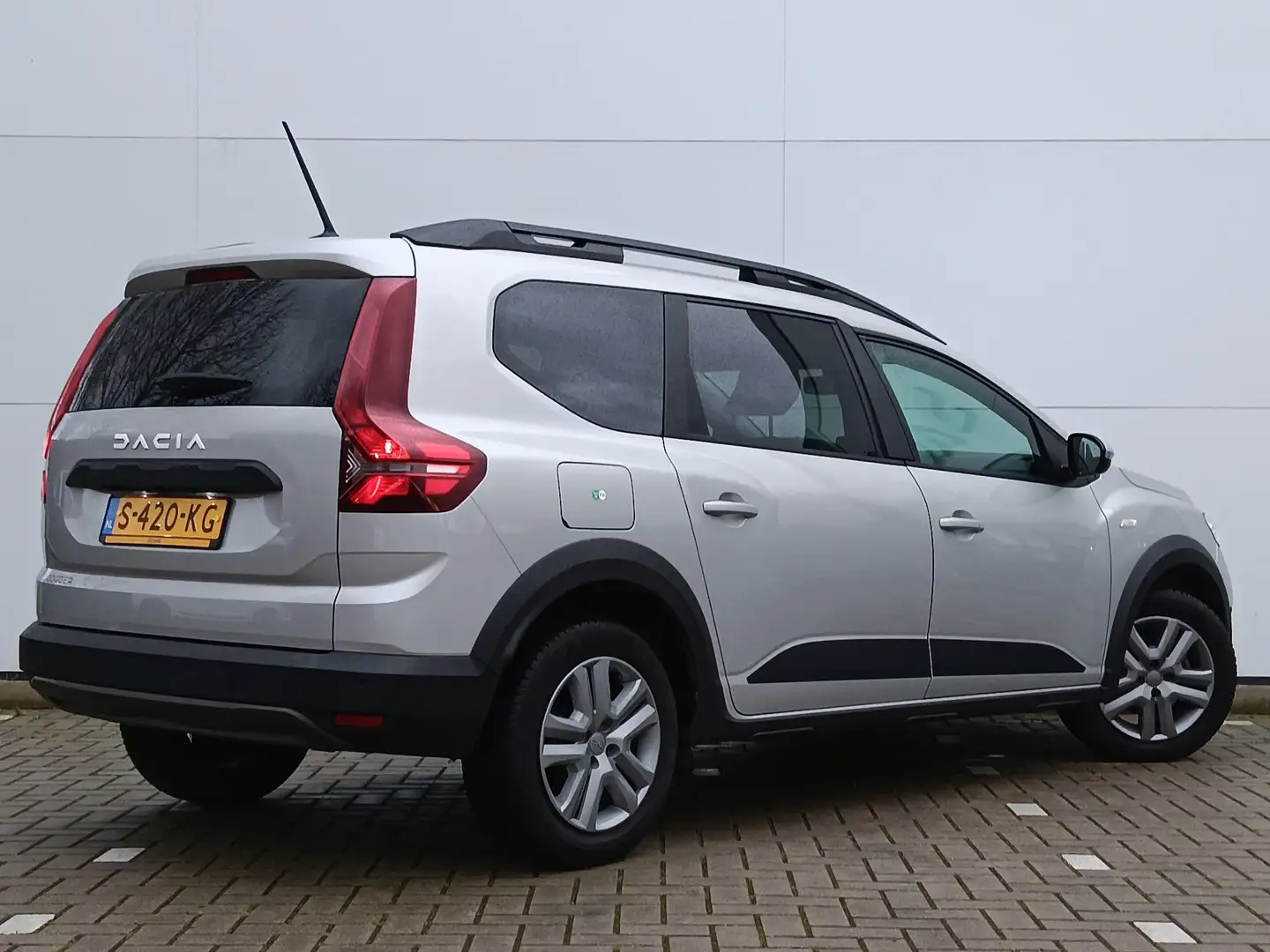 Dacia Jogger 1.0 TCe 110 Expression | 7-Persoons | Navigatie | Zilver - 2