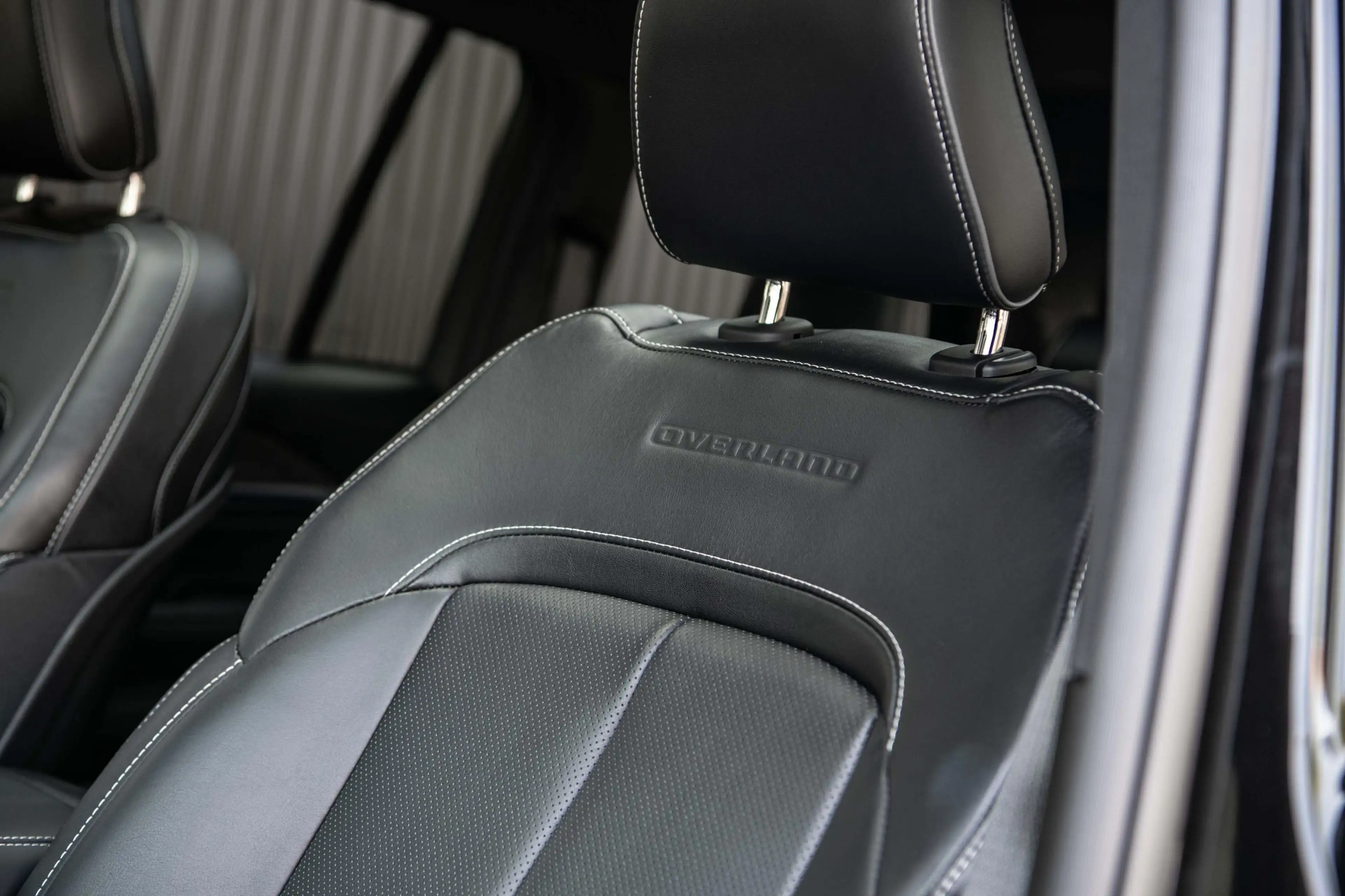 Jeep Grand Cherokee 2.0 Hybride | SOH 96% | Overland | Full Option | P — photo 32