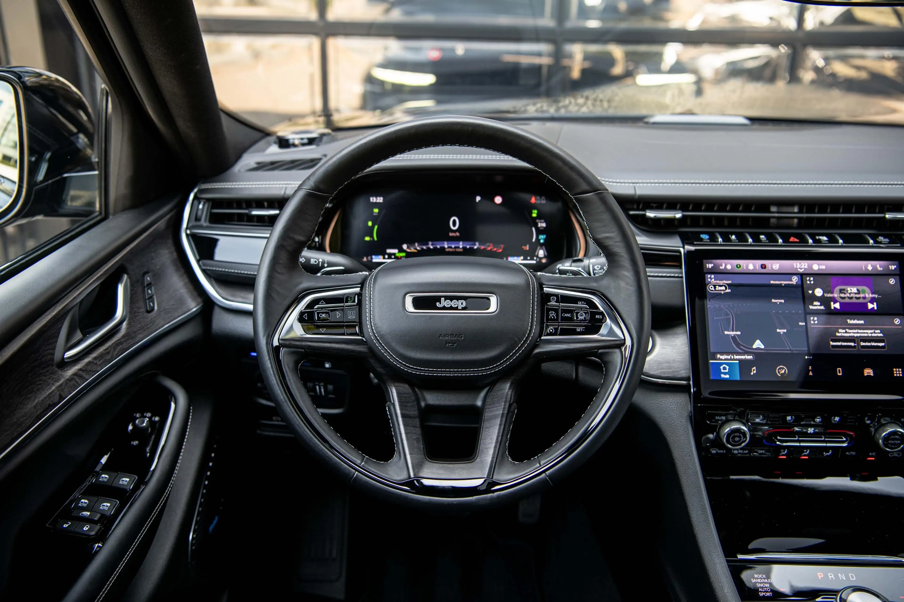 Jeep Grand Cherokee 2.0 Hybride | SOH 96% | Overland | Full Option | P — photo 35