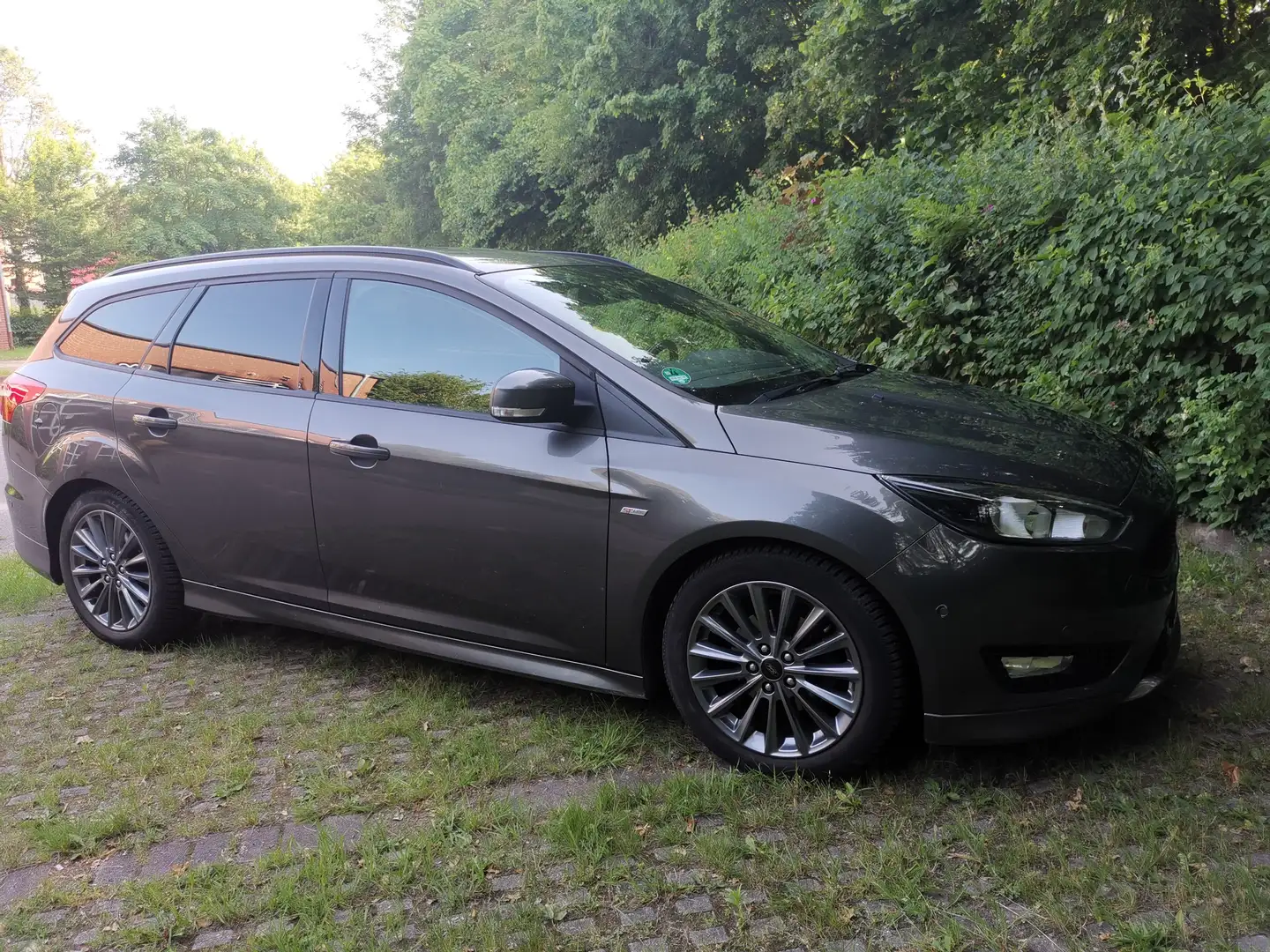 Ford Focus Focus Turnier 1.0 EcoBoost Start-Stopp-System ST-L Grau - 1