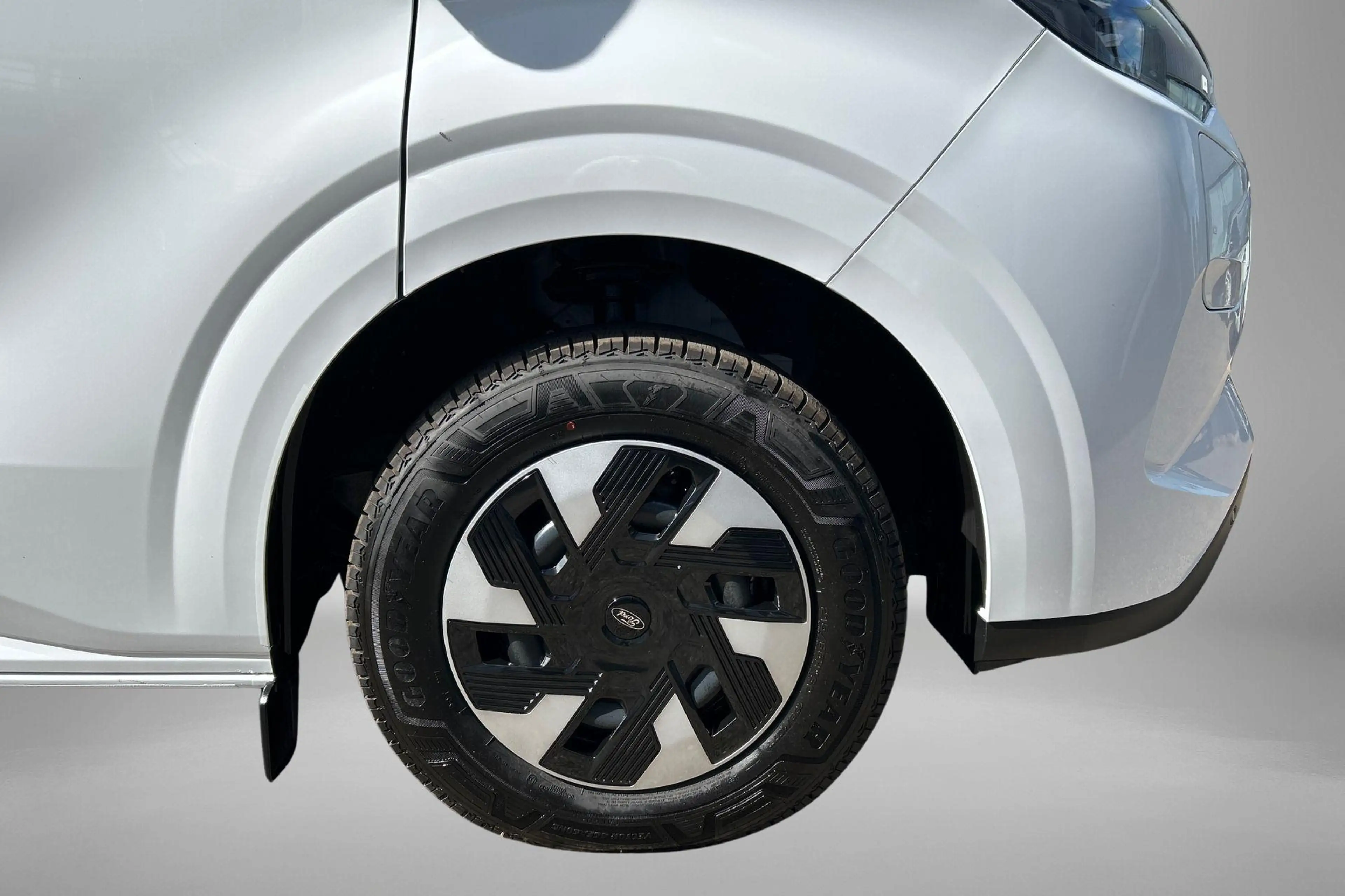 Ford E-Transit Cust. 340 L2H1 Trend 71 kWh | Uit Voorraad leverba — photo 4