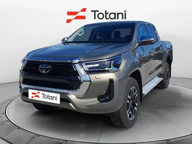 Toyota Hilux 2.8 D-4D A/T 4WD 48V 4 porte Double Cab Executive