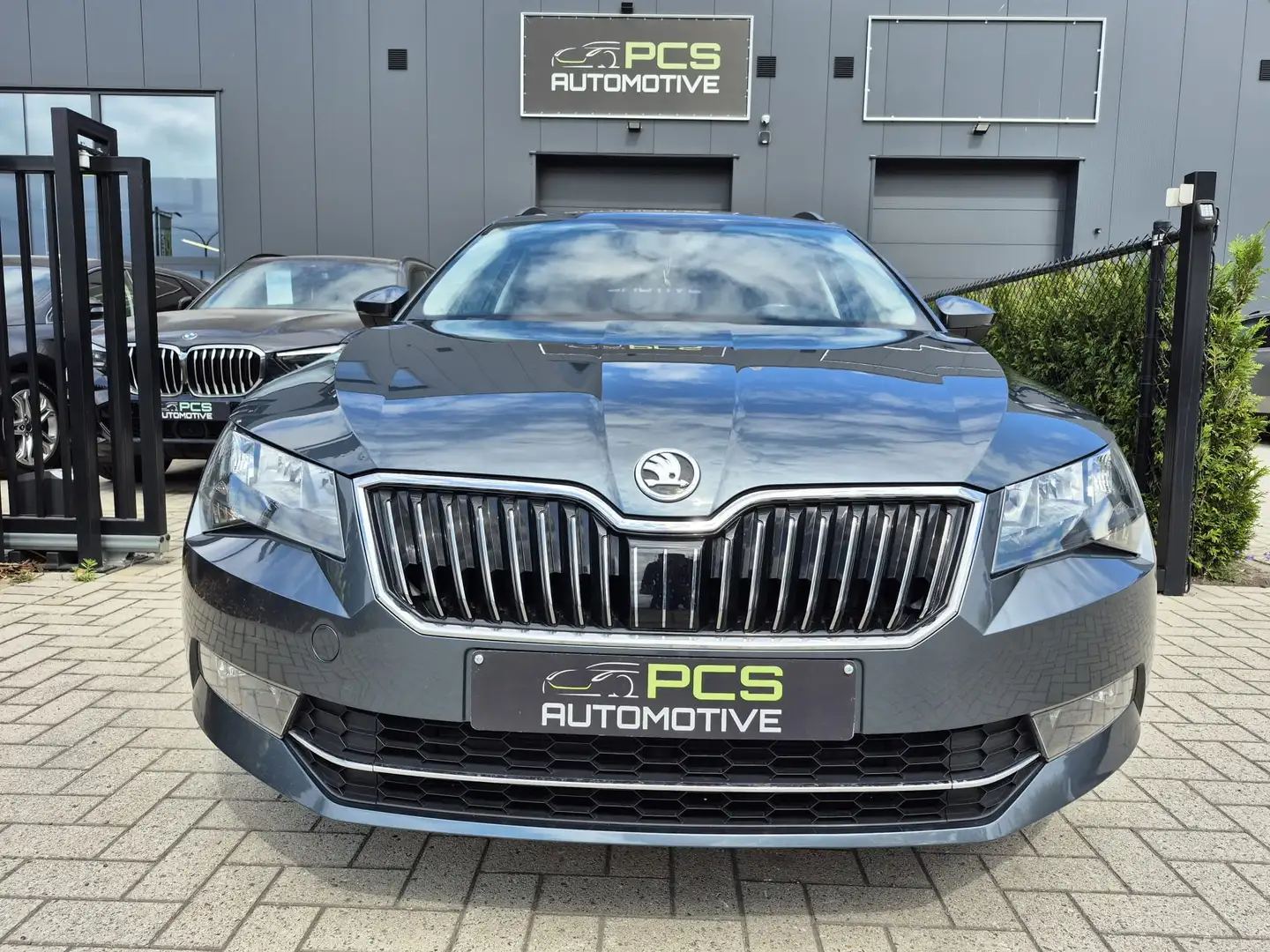 Skoda Superb Combi 1.6 TDI DSG / AUTOMAAT / 12 Maanden waarborg Grijs - 2
