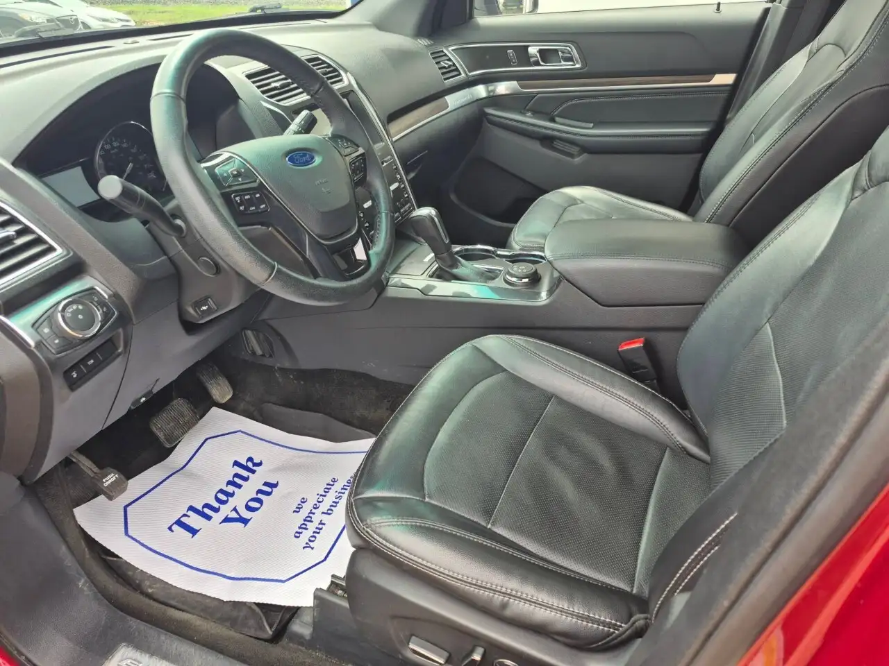 Ford Explorer снимка Ford Explorer