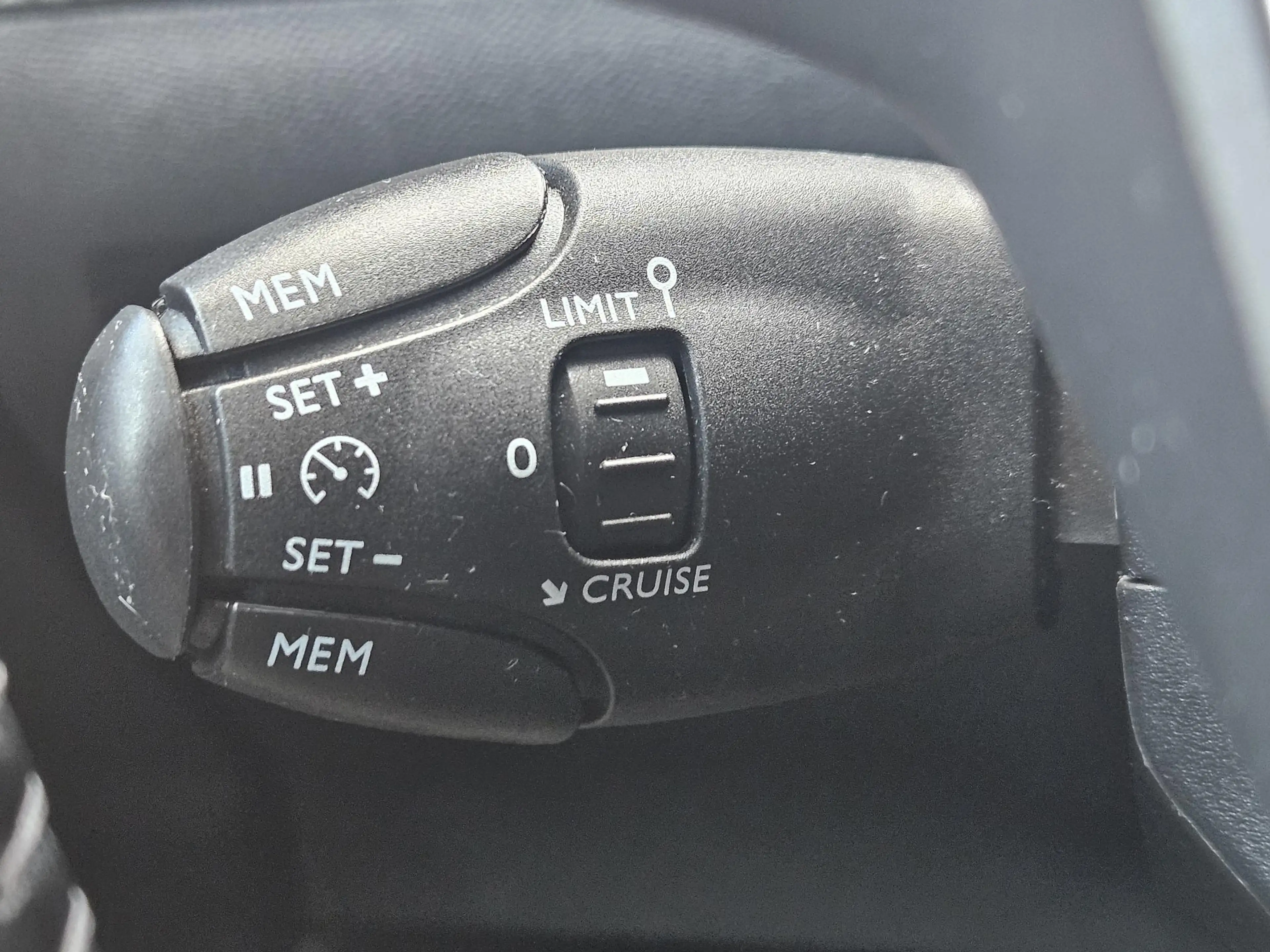 Peugeot e-2008 EV Blue Lease Allure 50 kWh SOH 92% | Cruise Contr — photo 27