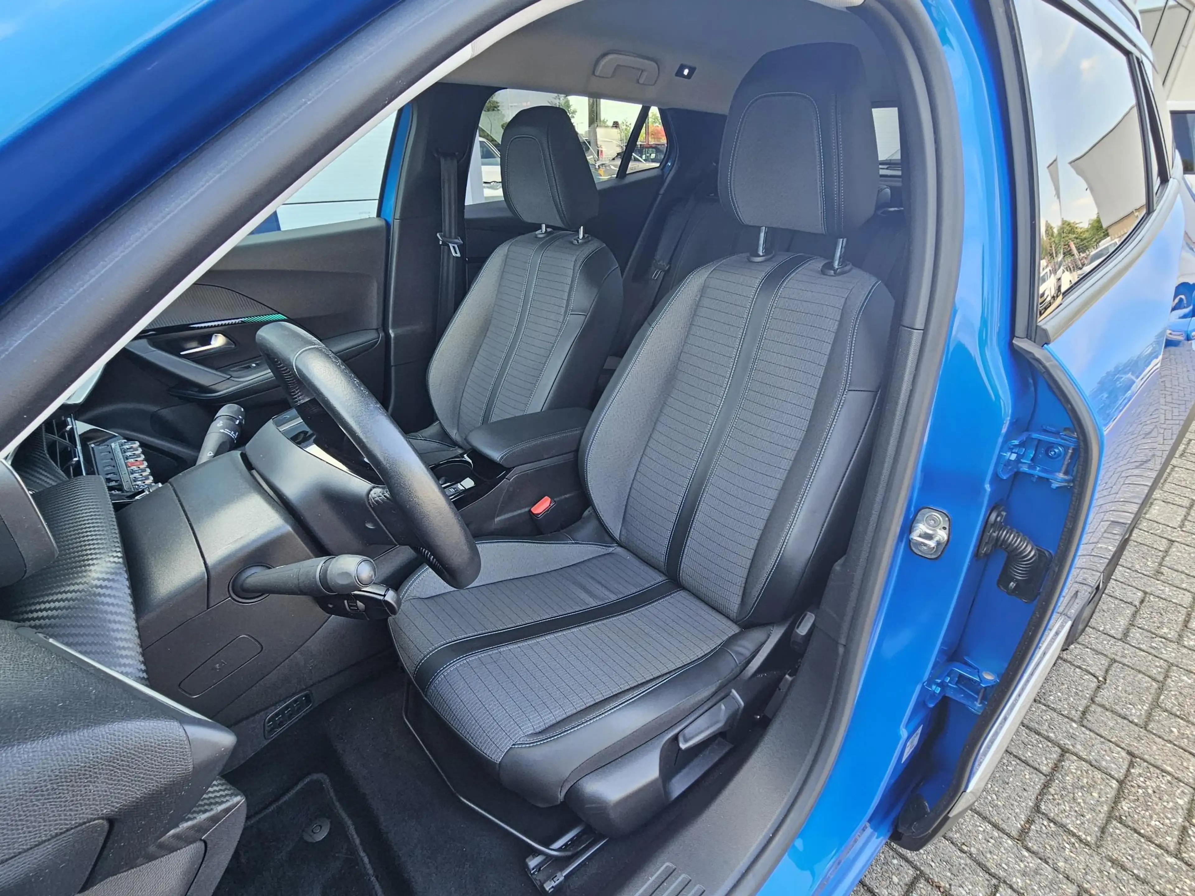 Peugeot e-2008 EV Blue Lease Allure 50 kWh SOH 92% | Cruise Contr — photo 21