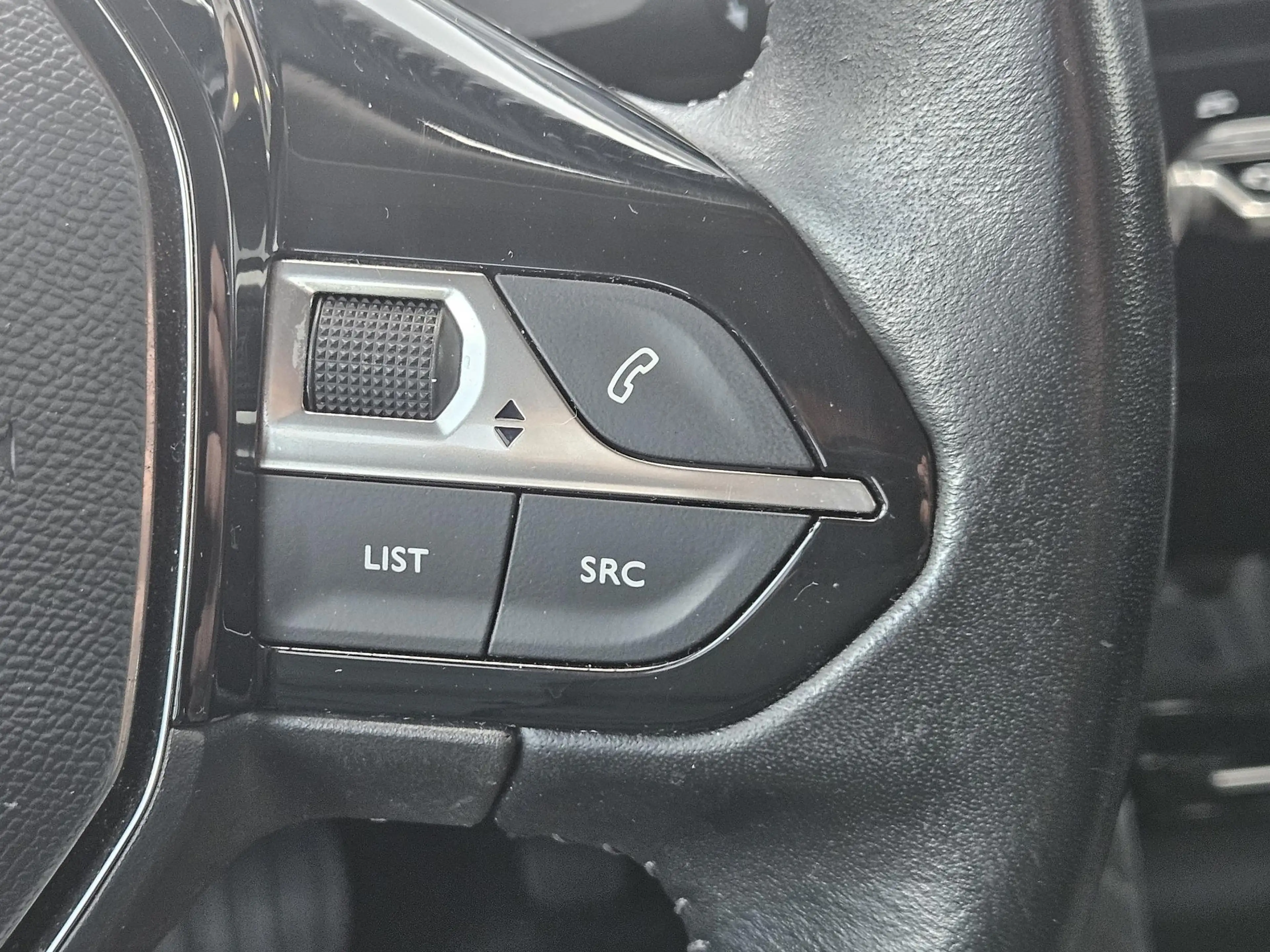Peugeot e-2008 EV Blue Lease Allure 50 kWh SOH 92% | Cruise Contr — photo 28