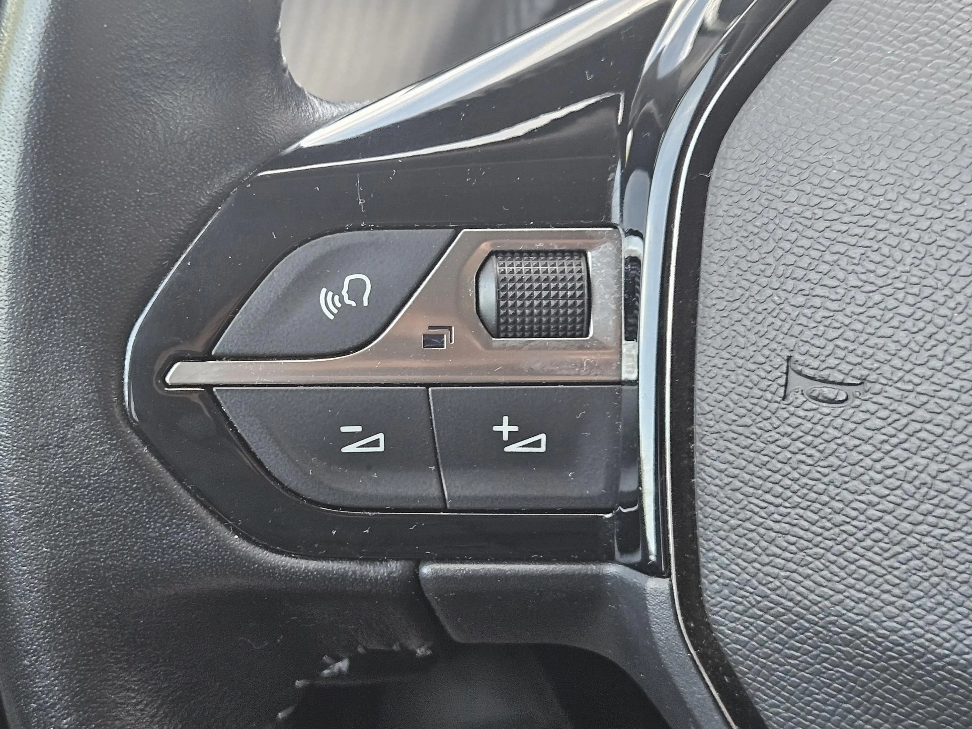 Peugeot e-2008 EV Blue Lease Allure 50 kWh SOH 92% | Cruise Contr — photo 29