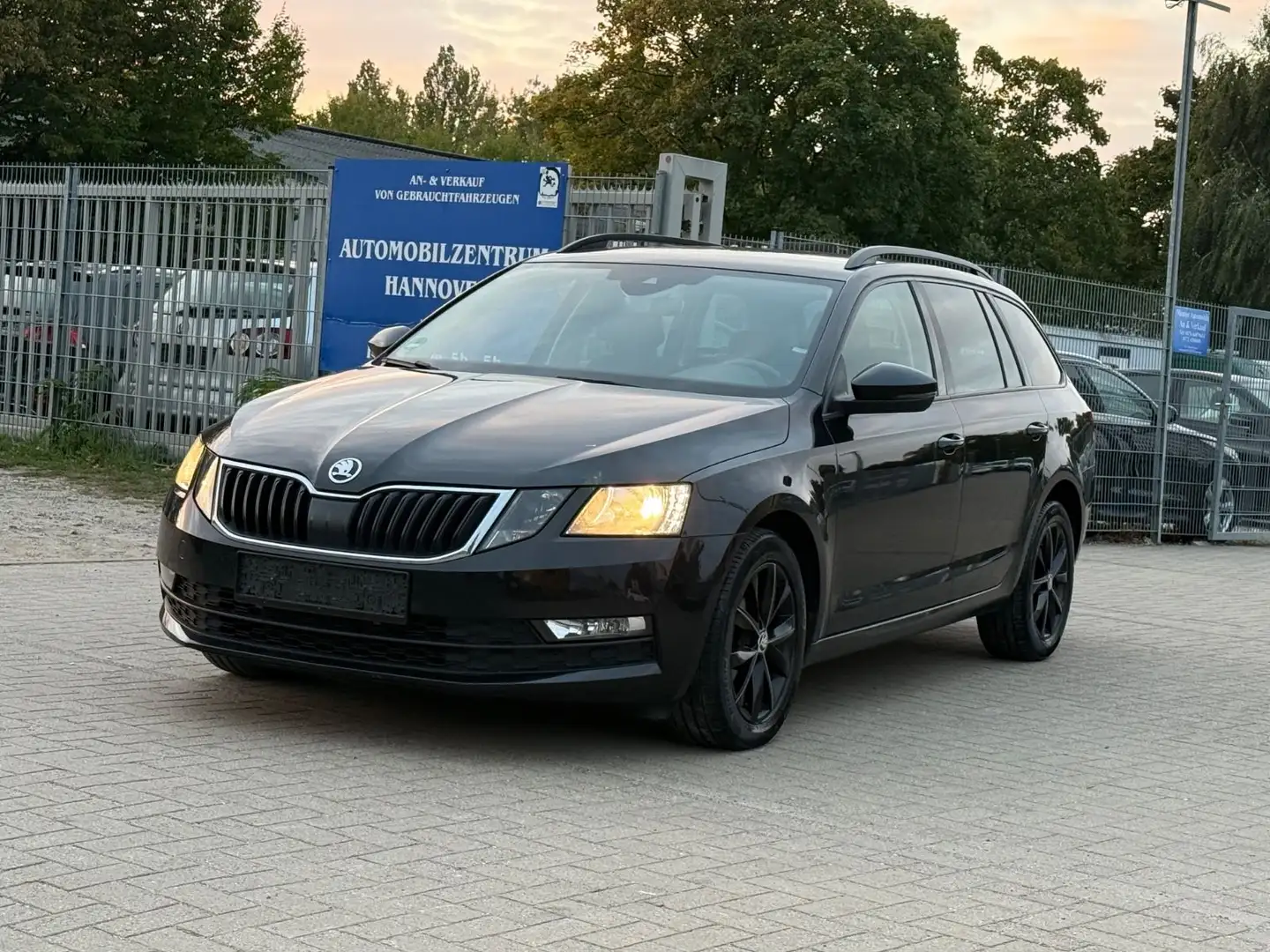 Skoda Octavia Combi Ambition Schwarz - 2