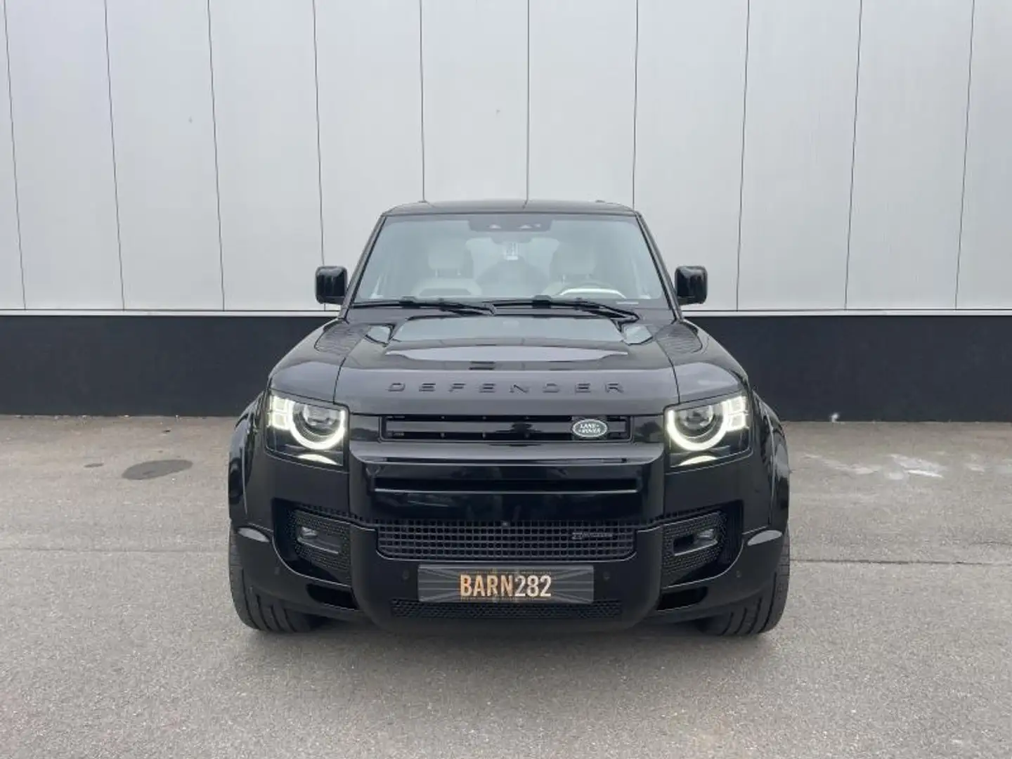 Land Rover Defender 110 D300 X-Dynamic HSE Zwart - 2