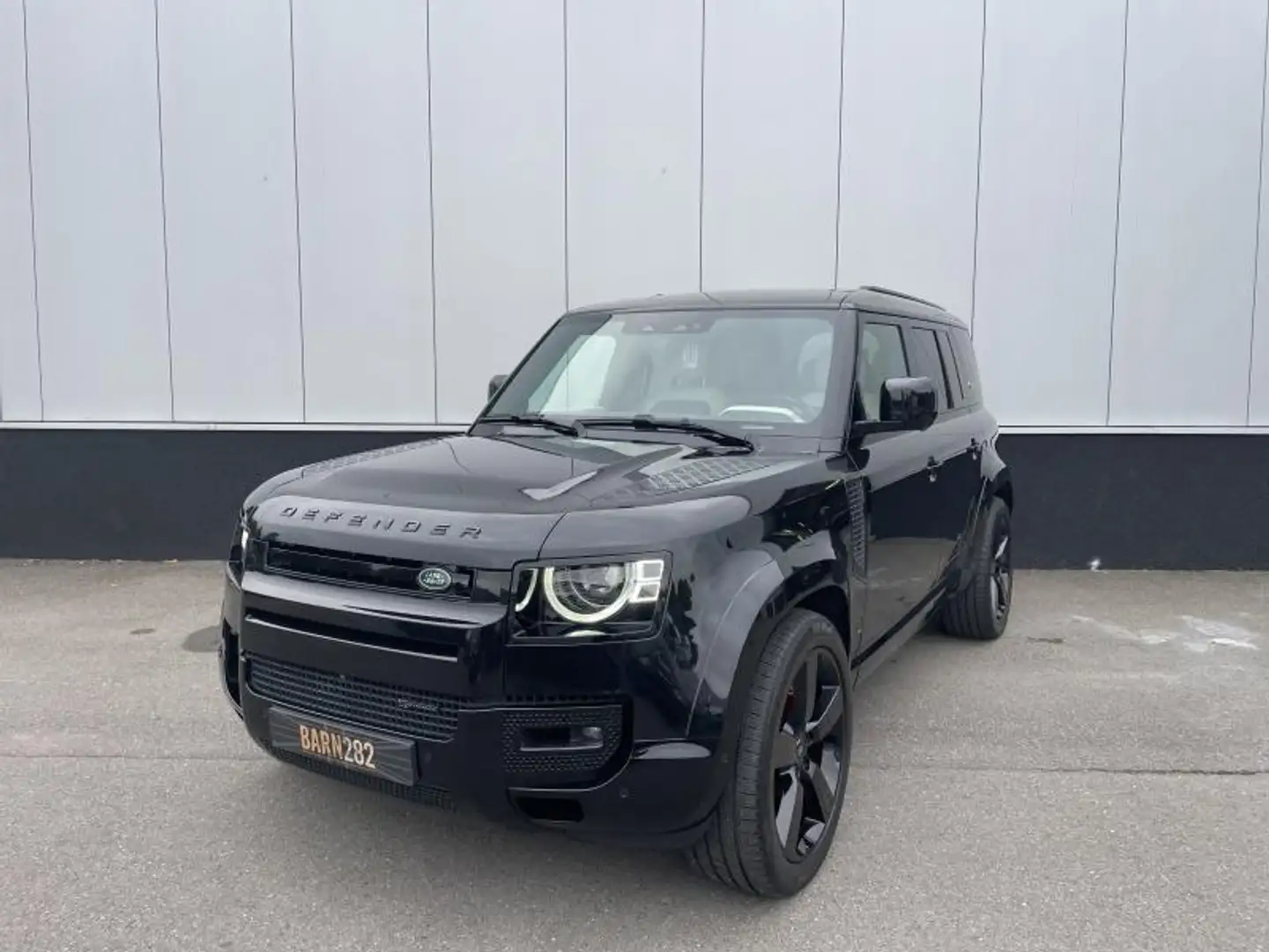Land Rover Defender 110 D300 X-Dynamic HSE Zwart - 1