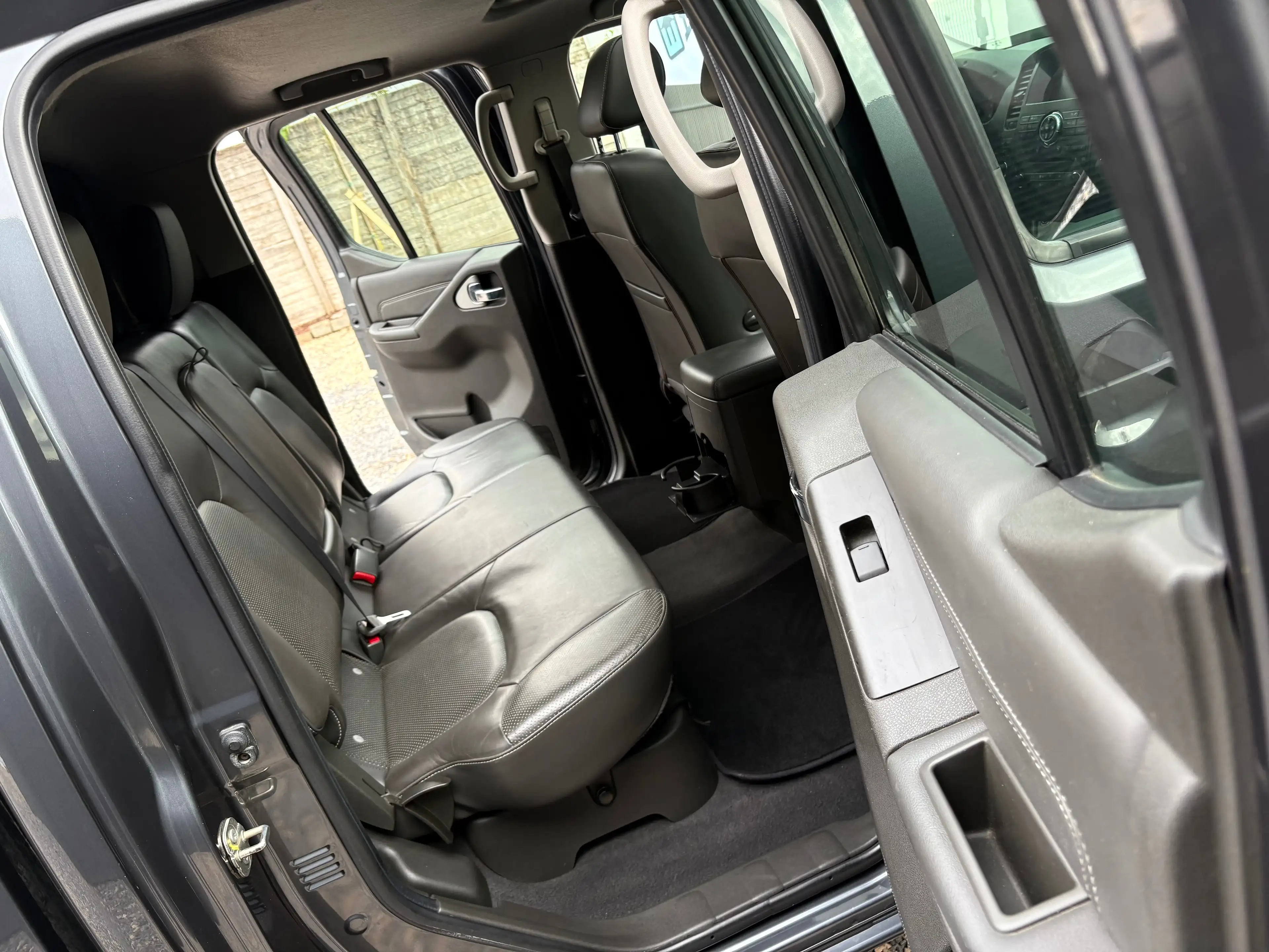Nissan Navara 2.5 dCi 4x4 190cv/ Full Options/ Neuve! — photo 11
