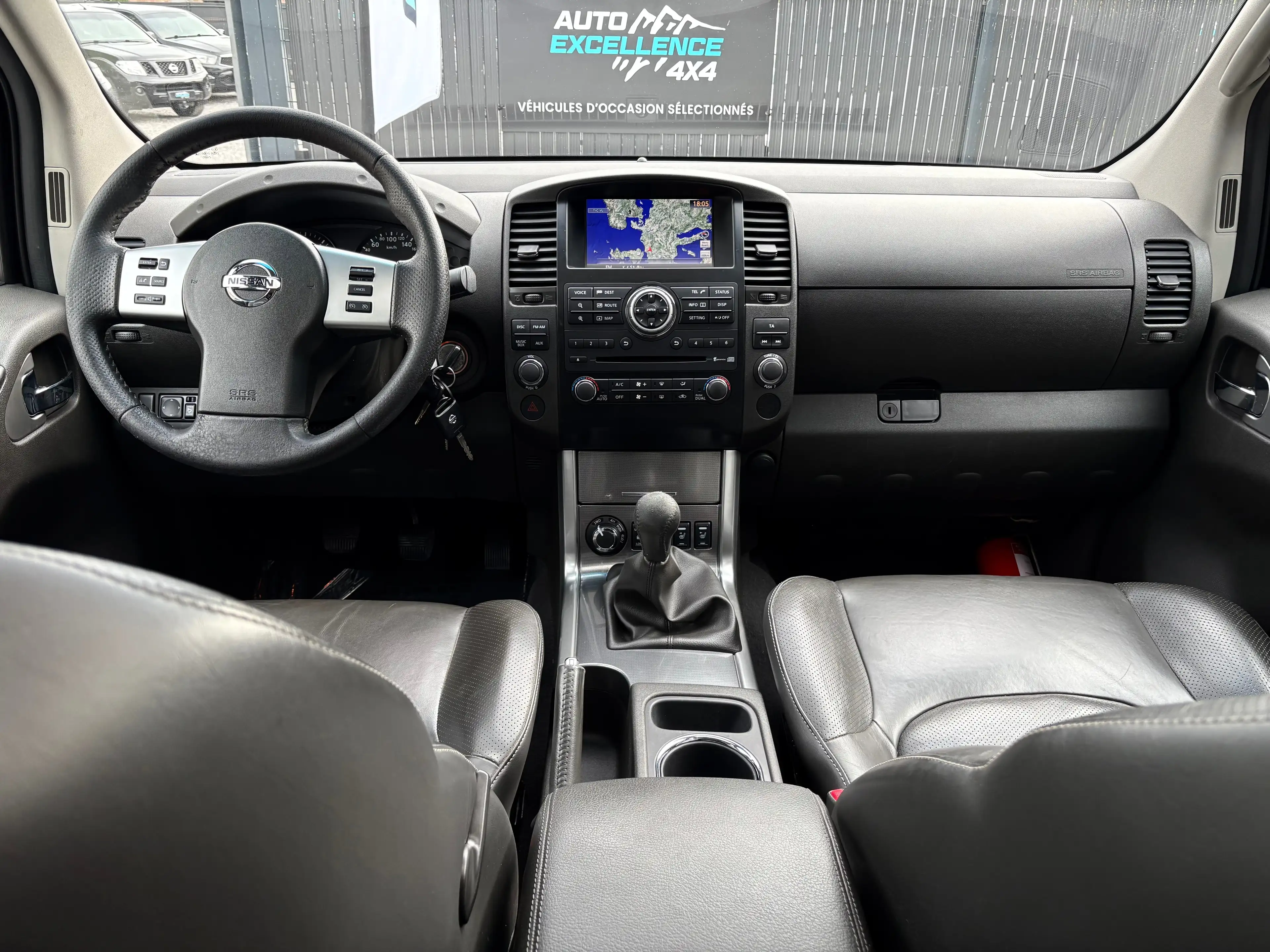 Nissan Navara 2.5 dCi 4x4 190cv/ Full Options/ Neuve! — photo 9