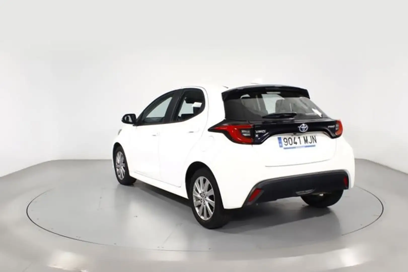 Toyota Yaris 1.5 VVT-I HEV ACTIVE TECH 5P Blanco - 2
