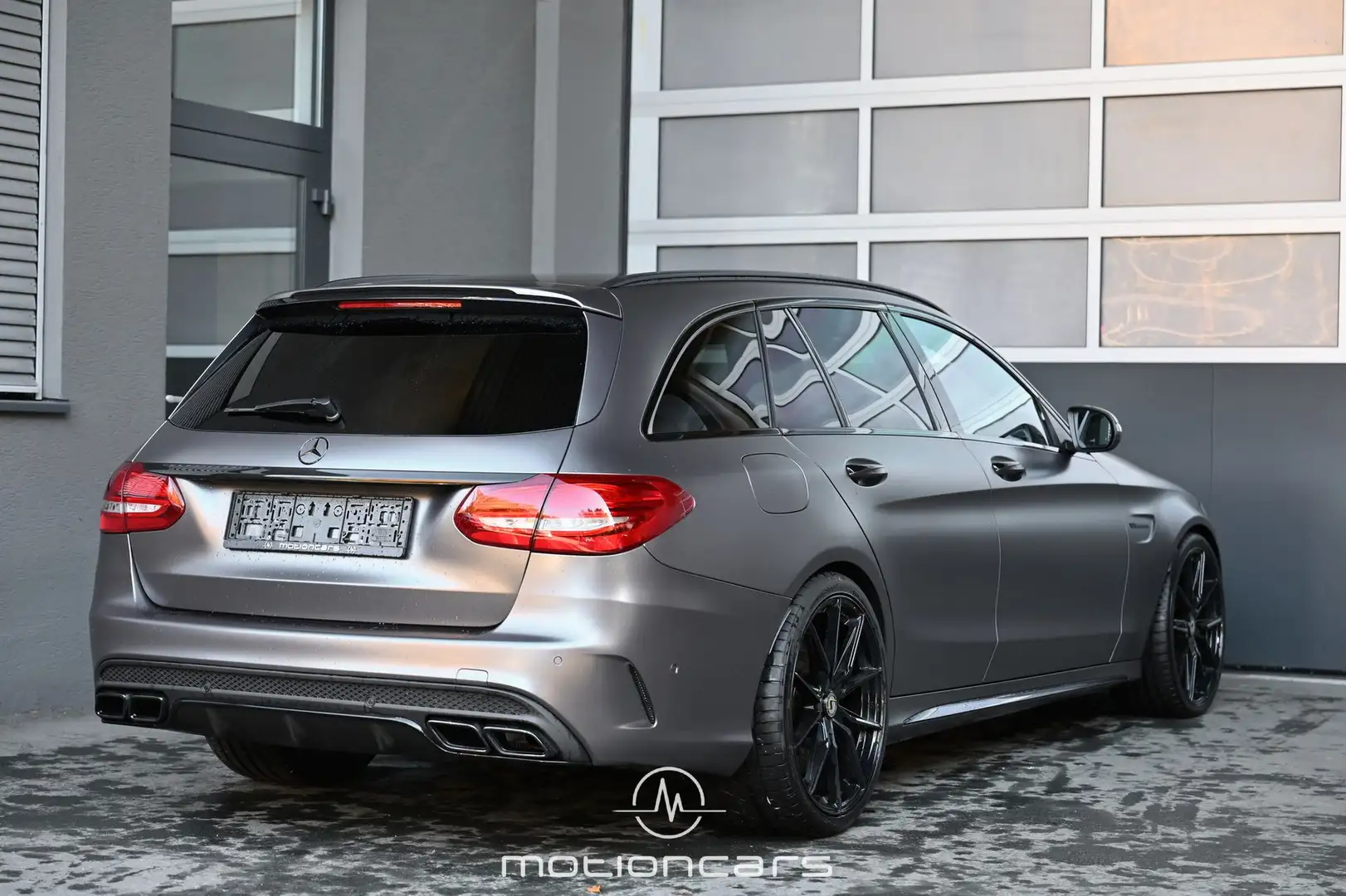Mercedes-Benz C 63 AMG EXP € 32.980,- Schwarz - 2