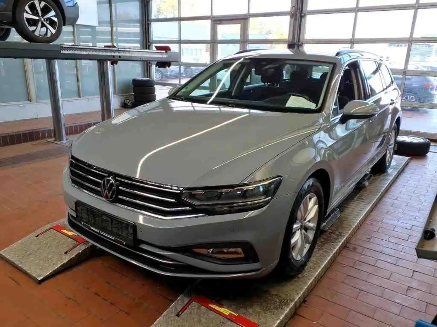 Volkswagen Passat Variant 2.0 TDI DSG BUSINESS +AHK +LED +ACC +RKAM +HuD +V Gris - 2