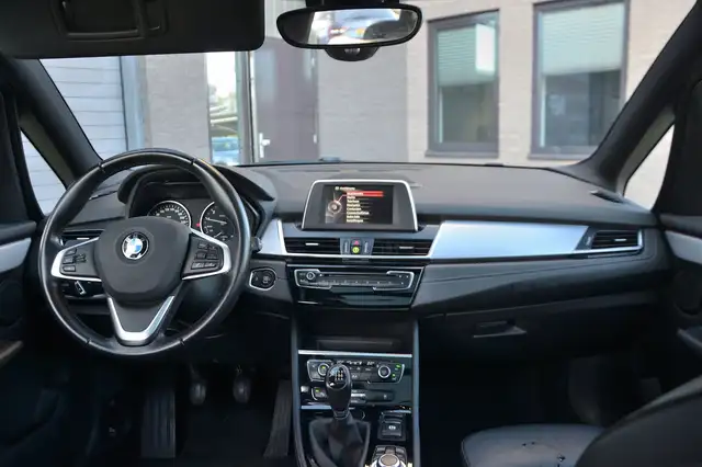 BMW 2 Series view 9