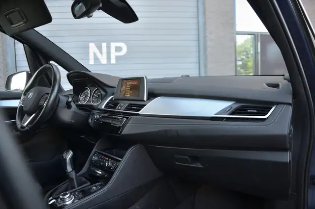 BMW 2 Series view 11
