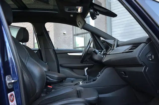 BMW 2 Series view 10