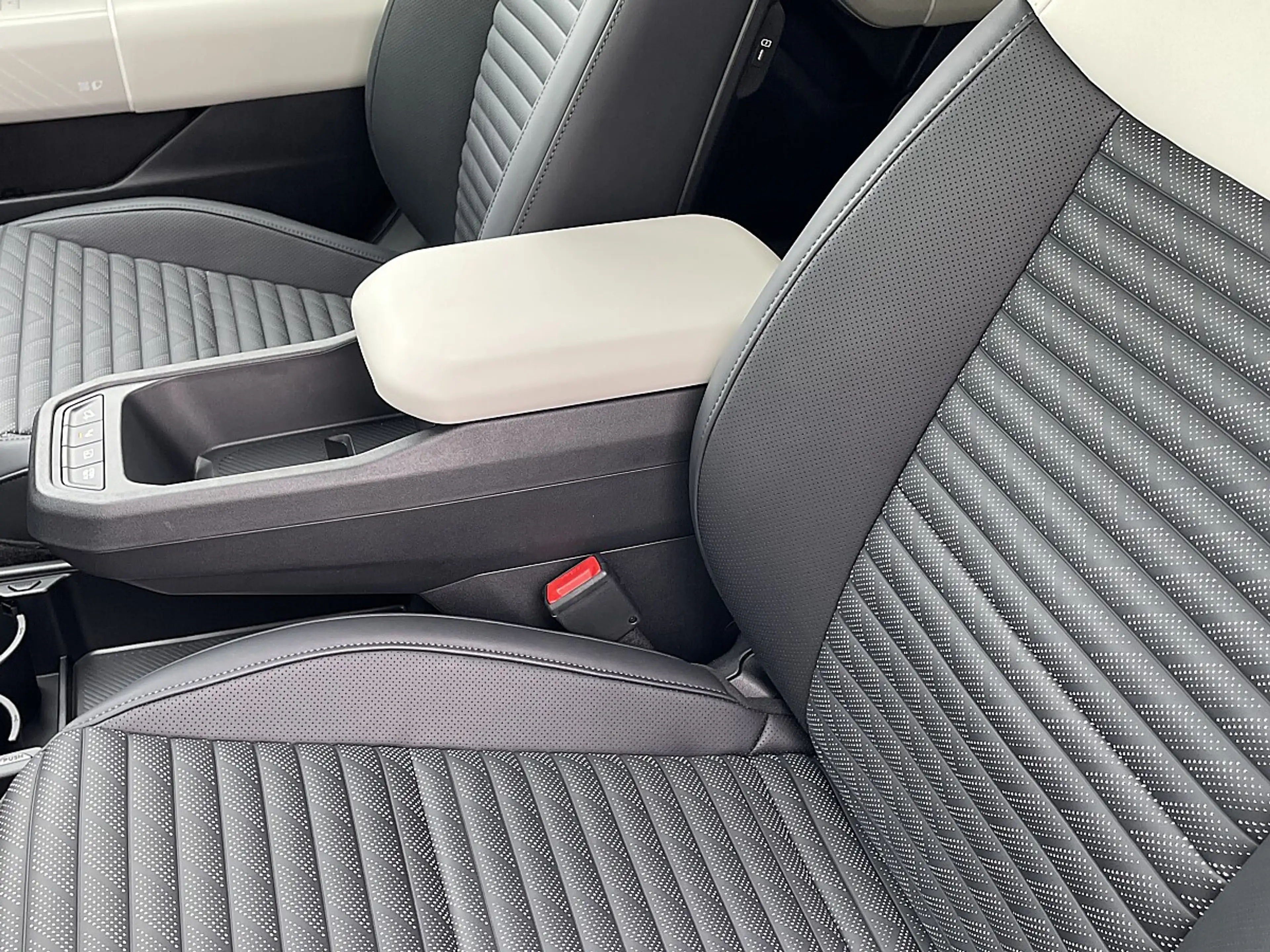 Kia EV4 HB FWD 81,4kWh GT-Line — photo 14