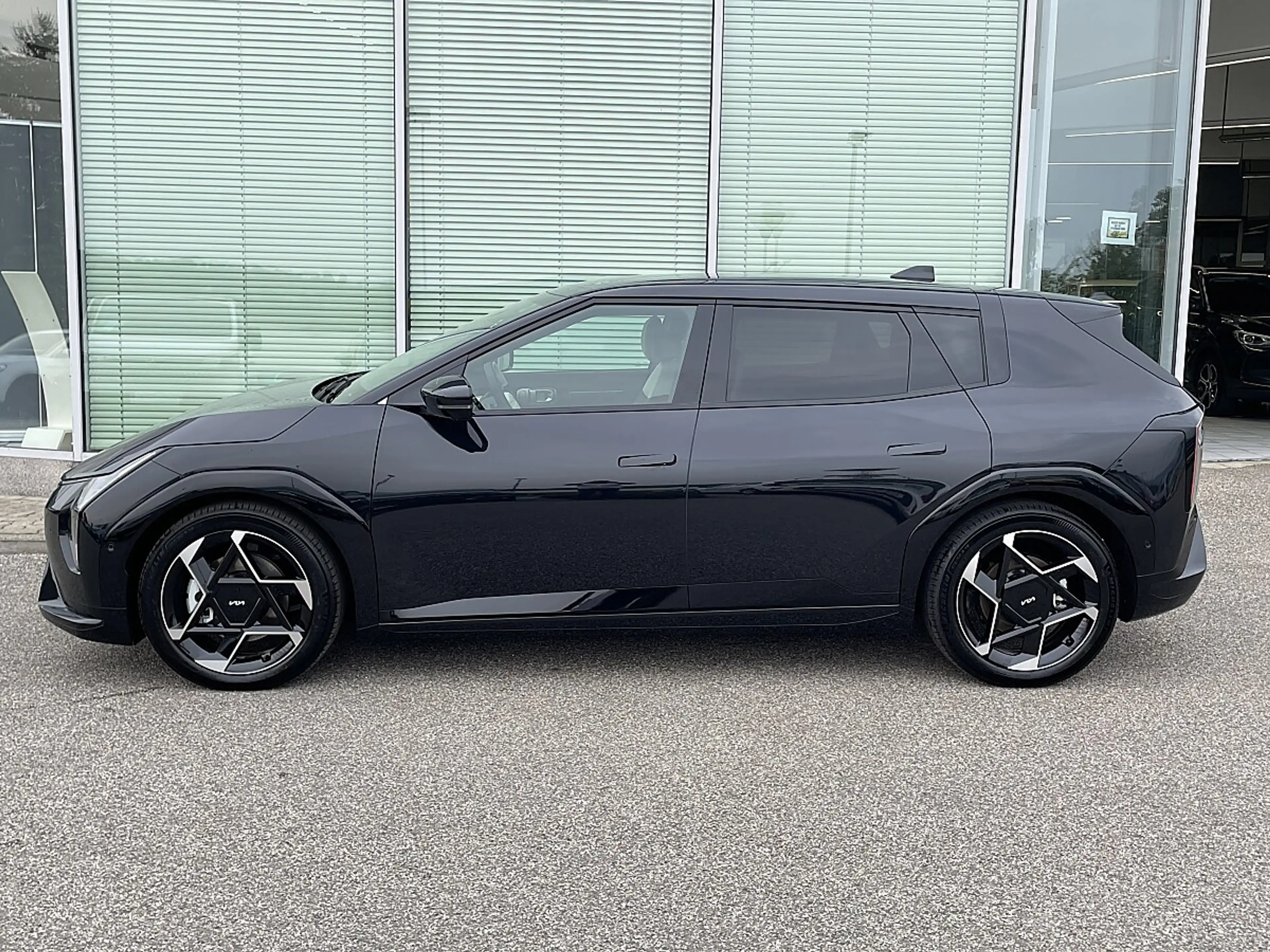 Kia EV4 HB FWD 81,4kWh GT-Line — photo 4
