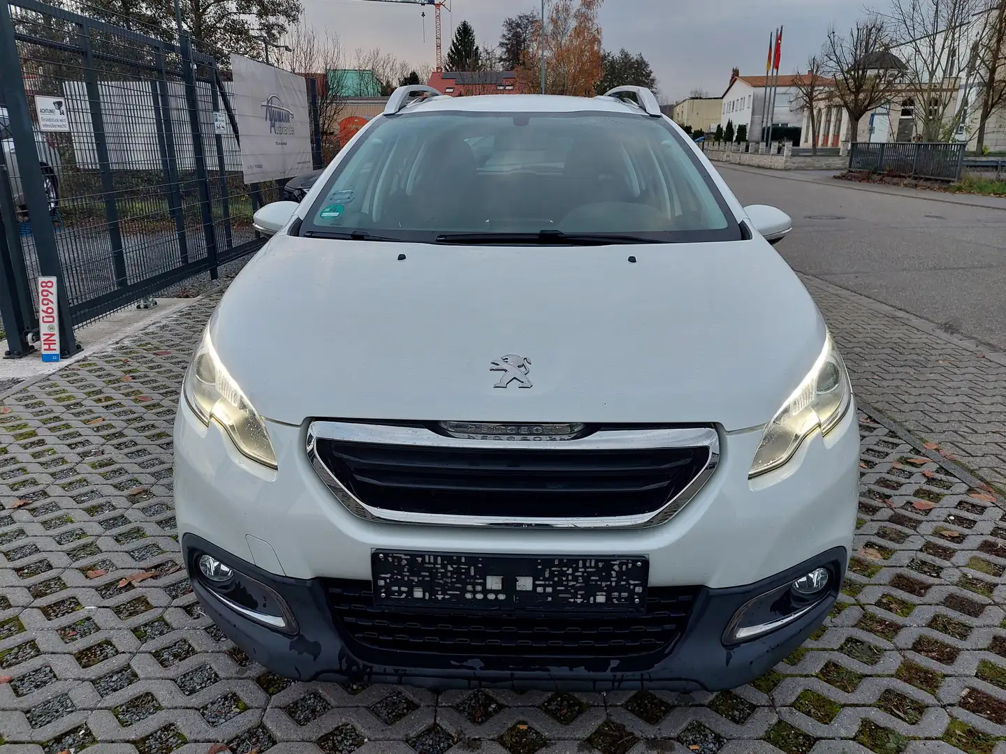 Peugeot 2008 Active Weiß - 2