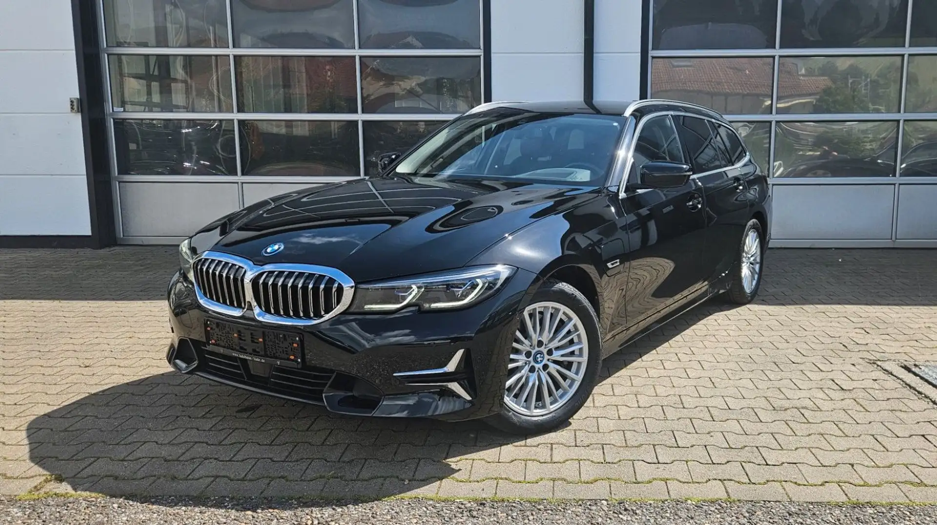 BMW 330 e Touring Luxury Line *HUD*ACC*HiFi*360°Cam.* Noir - 1