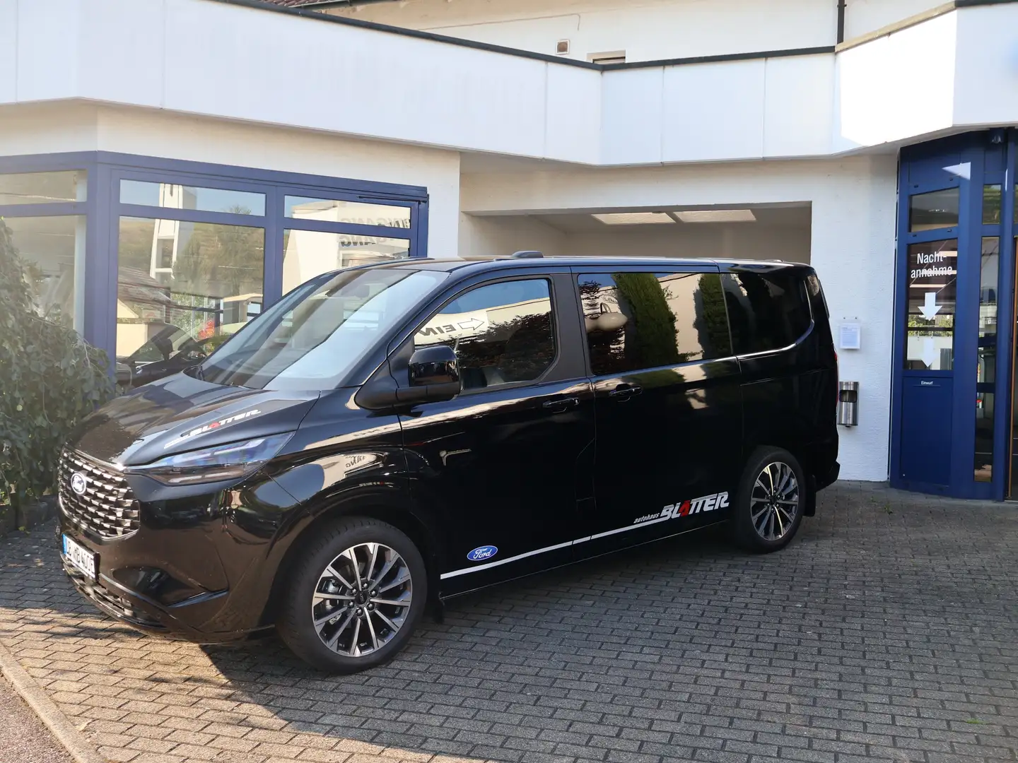 Ford Transit Custom Plug-in Hybrid 340 L1 Tourneo Titanium FWD Schwarz - 1