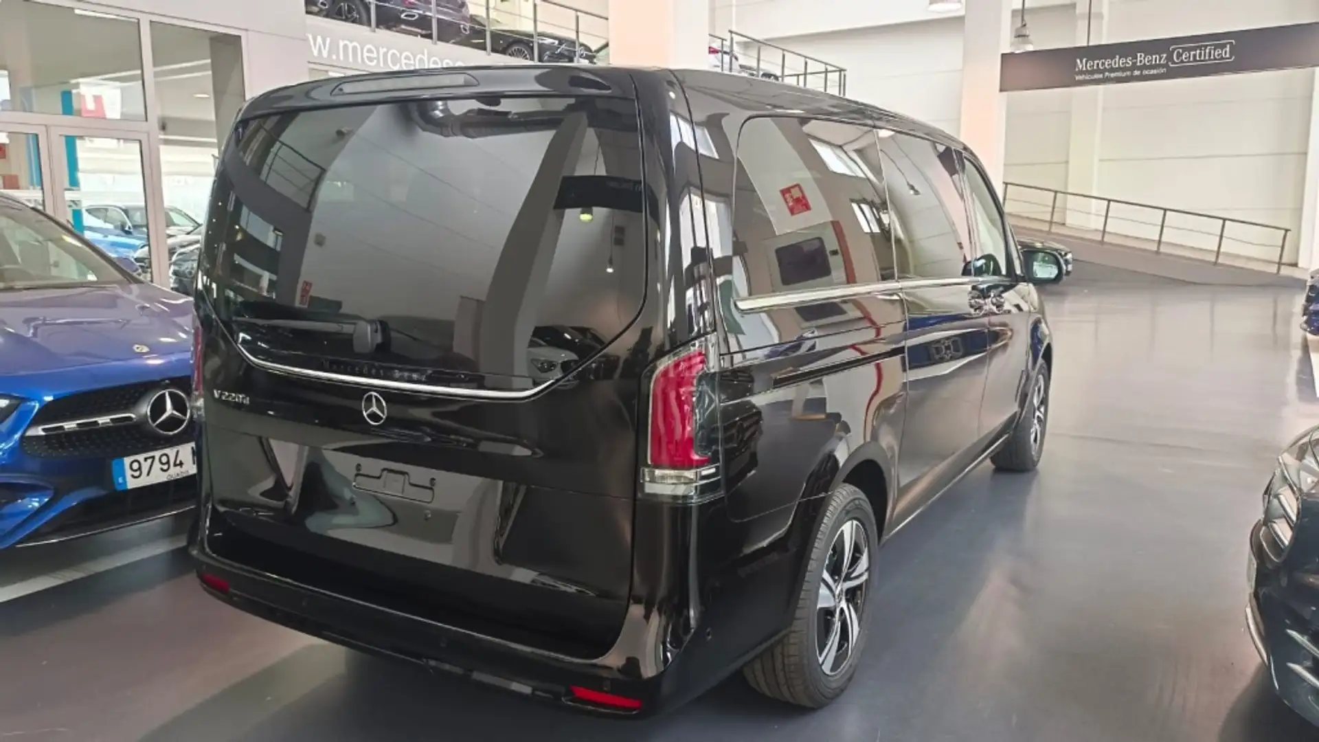 Mercedes-Benz V 220 220d Largo Avantgarde Negro - 2