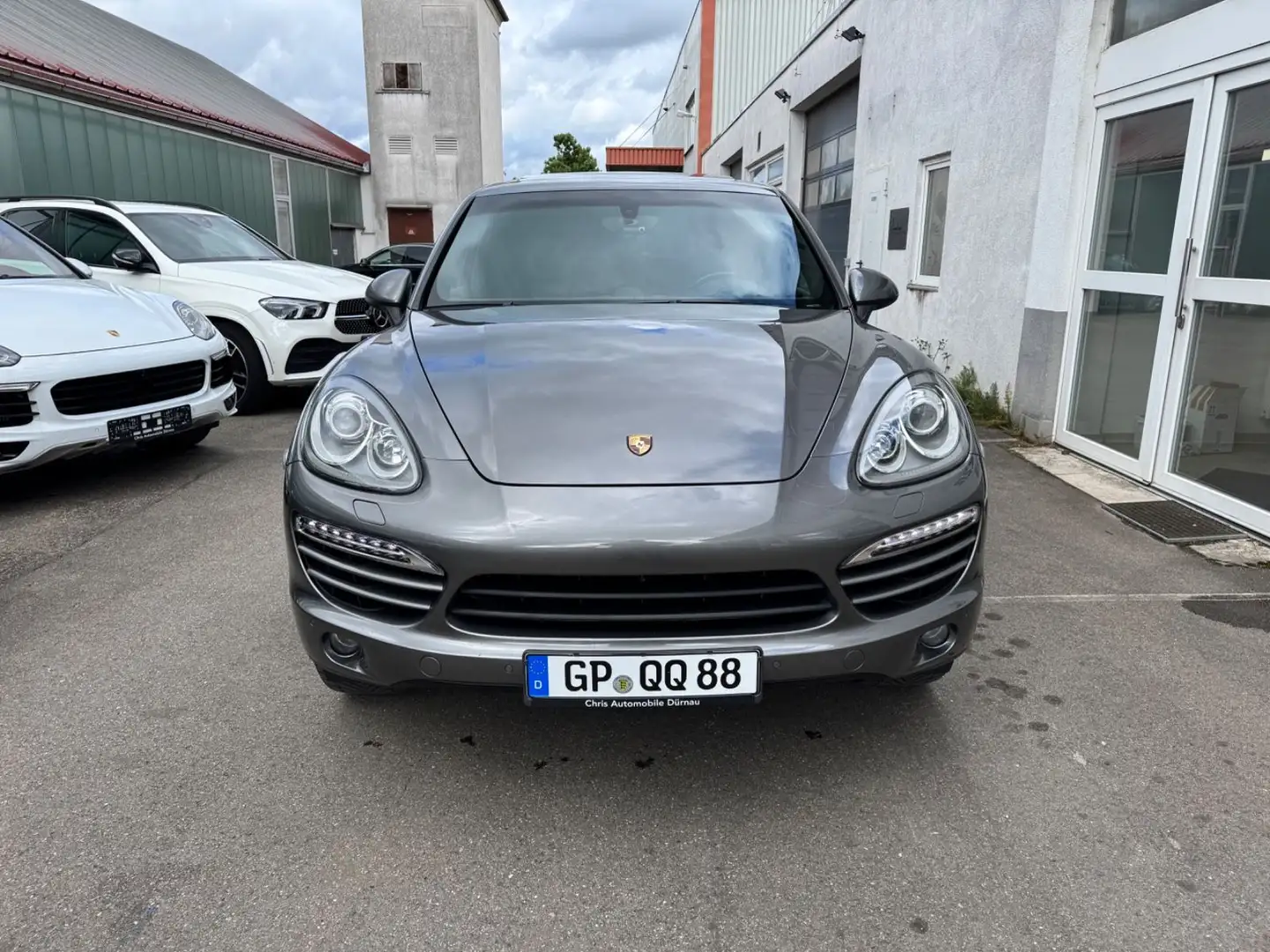 Porsche Cayenne Diesel Leder LED Navi AHK Pano Sitzheizu Gris - 2