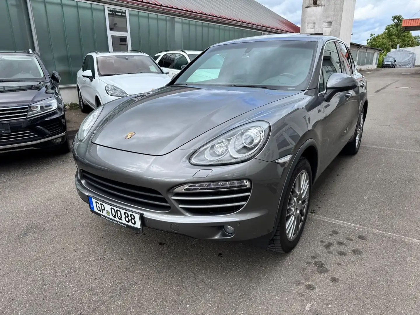 Porsche Cayenne Diesel Leder LED Navi AHK Pano Sitzheizu Gris - 1