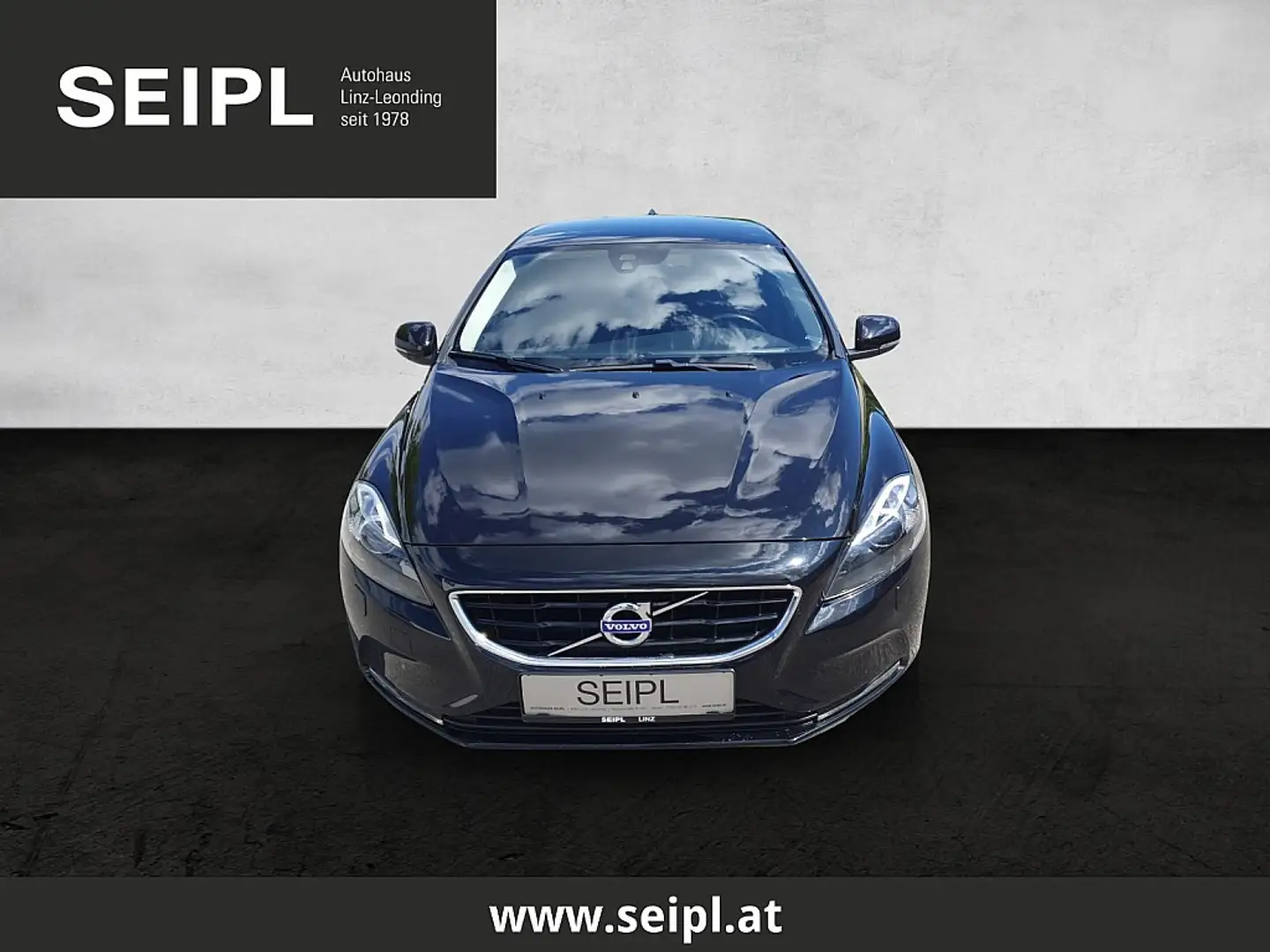 Volvo V40 D2 Momentum Geartronic Schwarz - 2