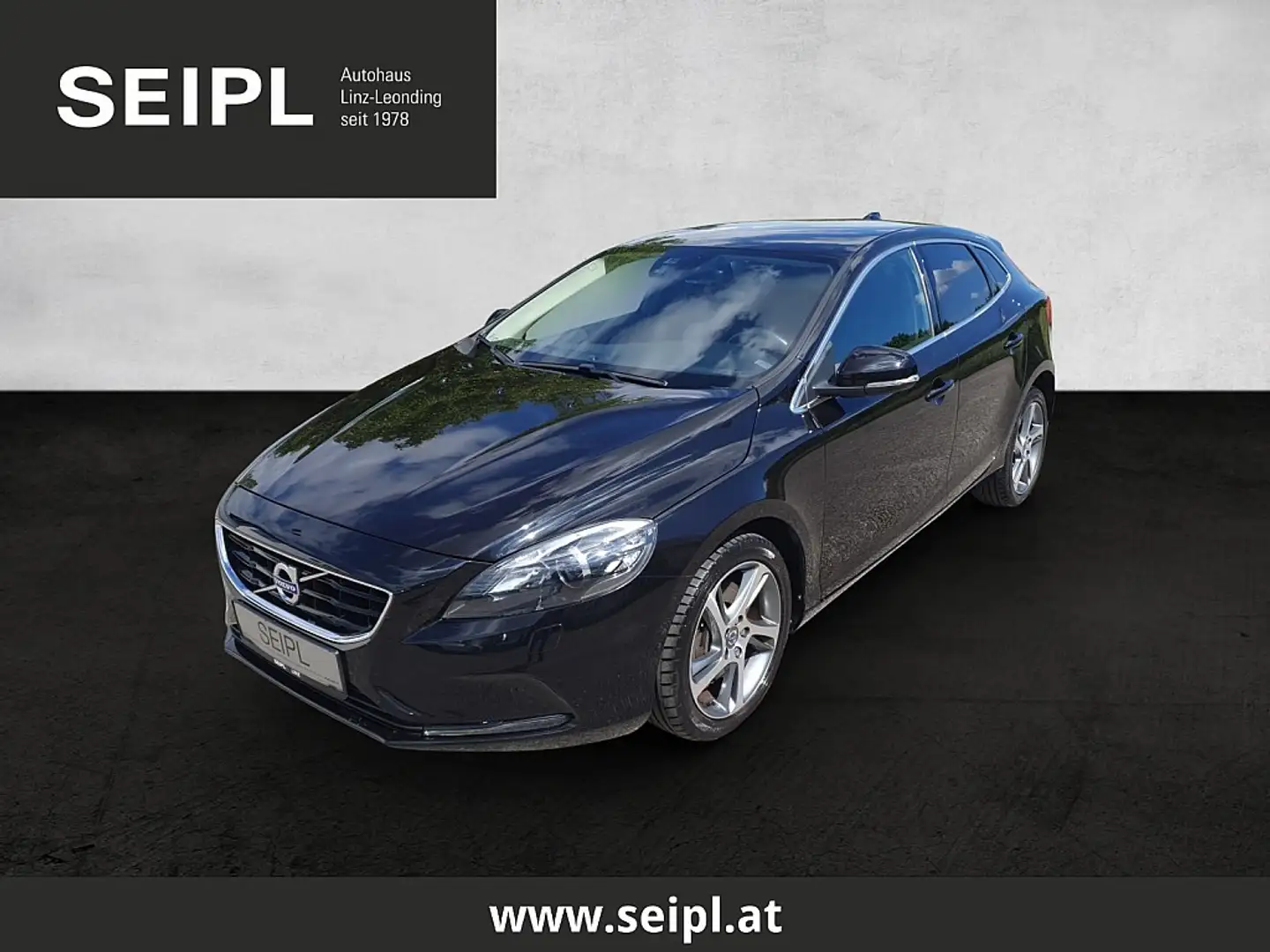 Volvo V40 D2 Momentum Geartronic Schwarz - 1