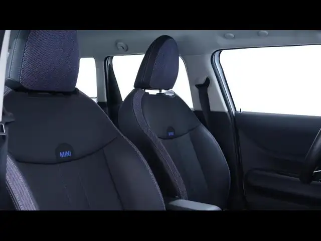 Mini Hatch view 13