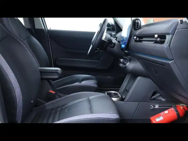 Mini Hatch view 12