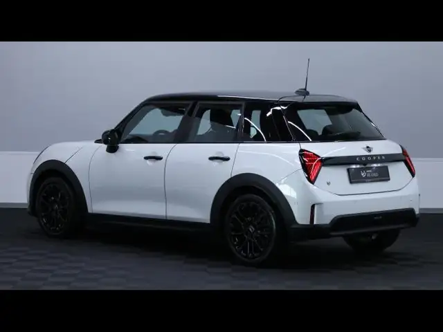 Mini Hatch view 7