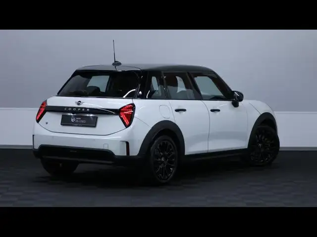 Mini Hatch view 5