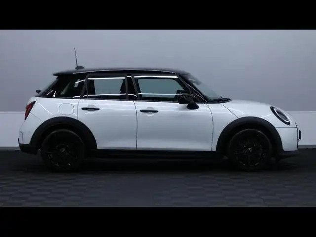 Mini Hatch view 4