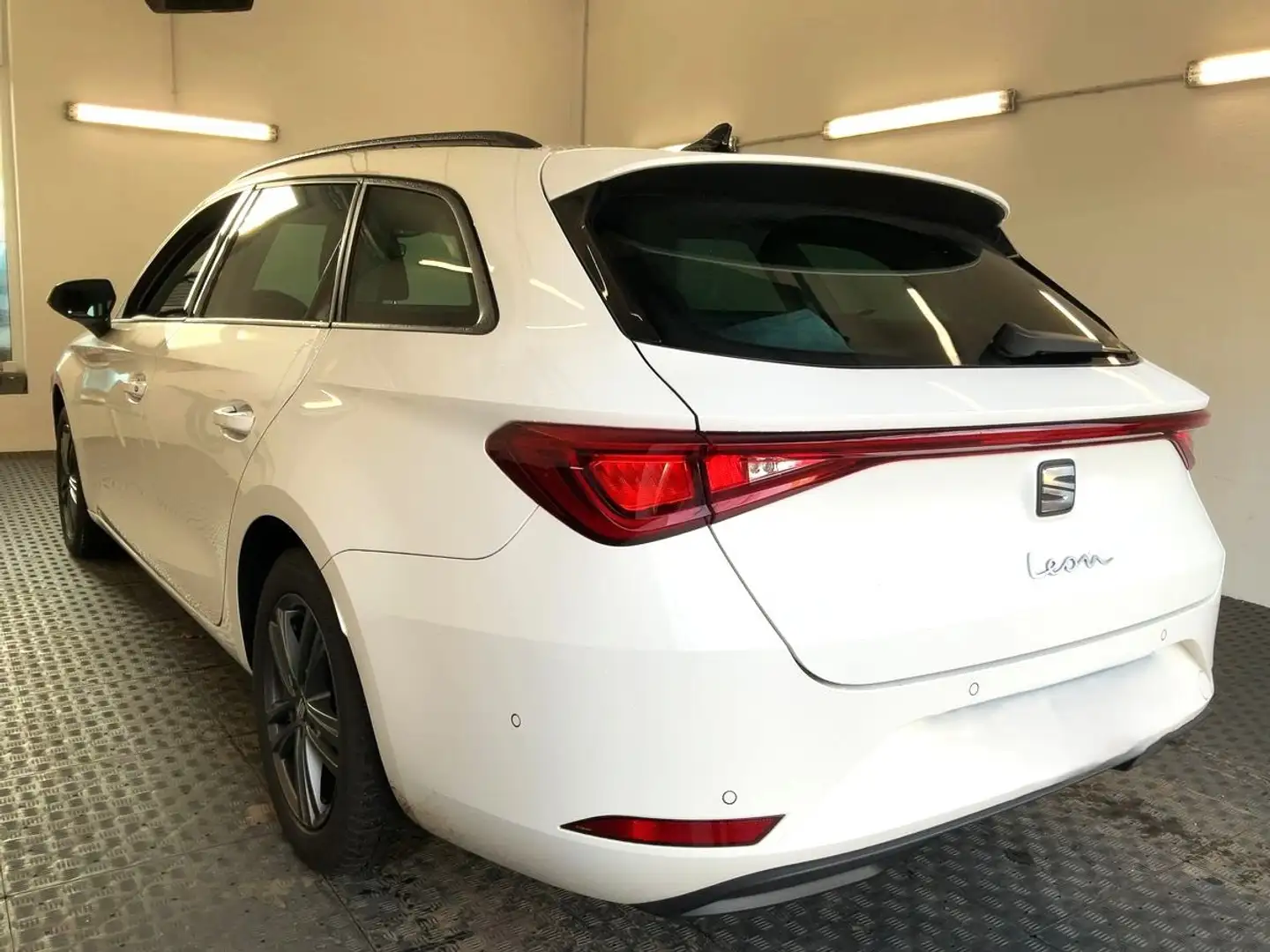 SEAT Leon Leon Sportstourer 1.5 tgi Style 130cv dsg Blanc - 2