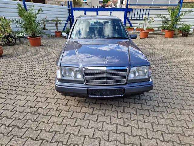Mercedes-Benz E 230 E-Klasse