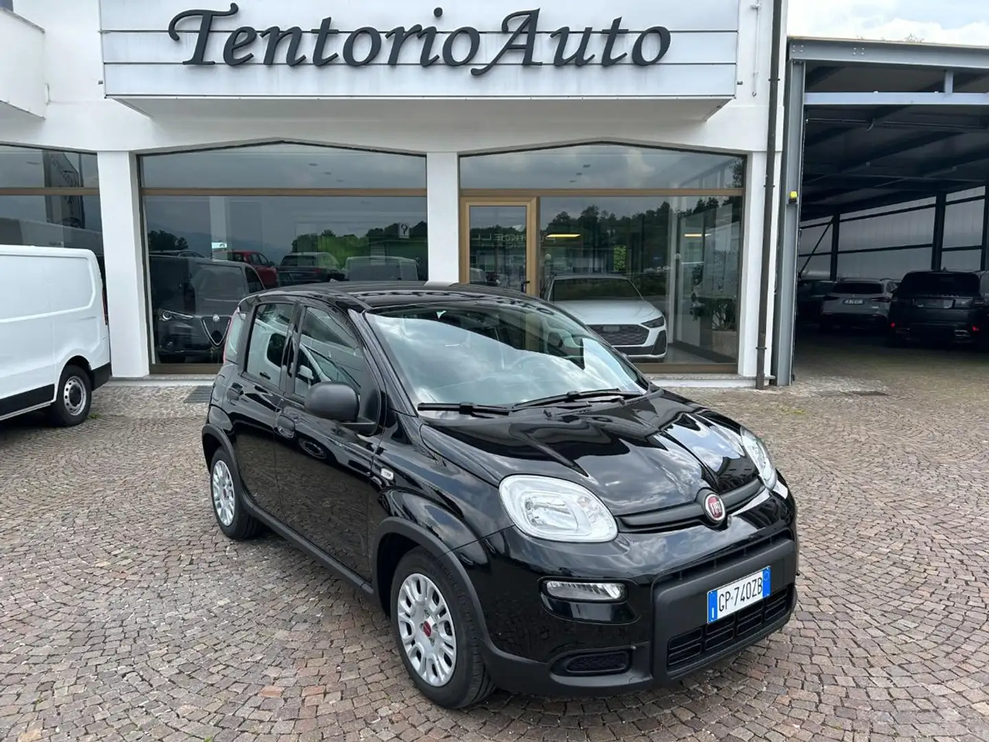 Fiat Panda 1.0 FireFly S&S Hybrid City Life Zwart - 1